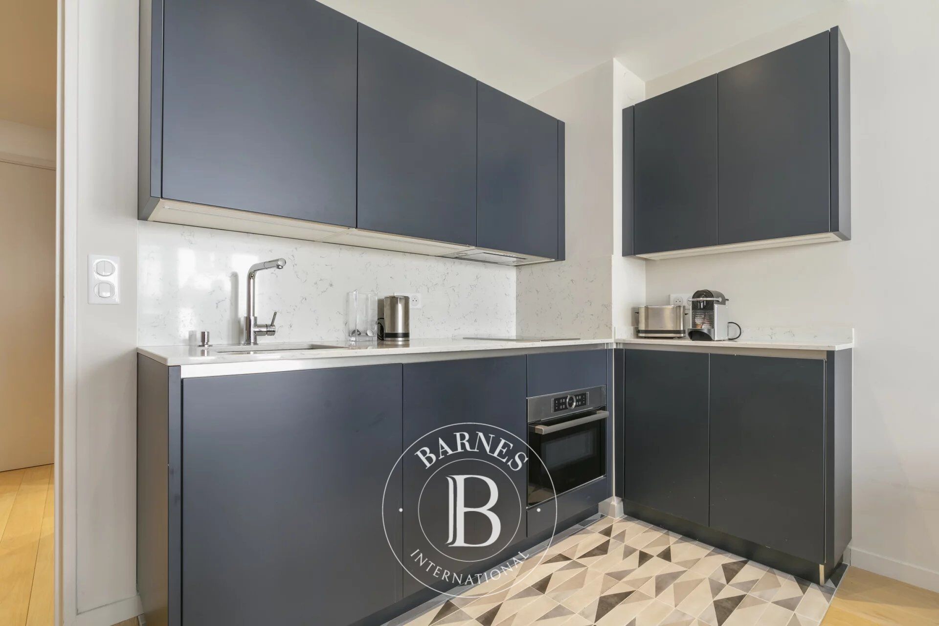 PARIS 17 - TERNES - Studio rénové - Calme - picture 2