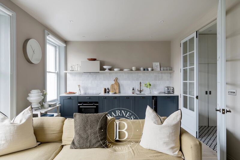 For Sale Apartment | London - picture 2