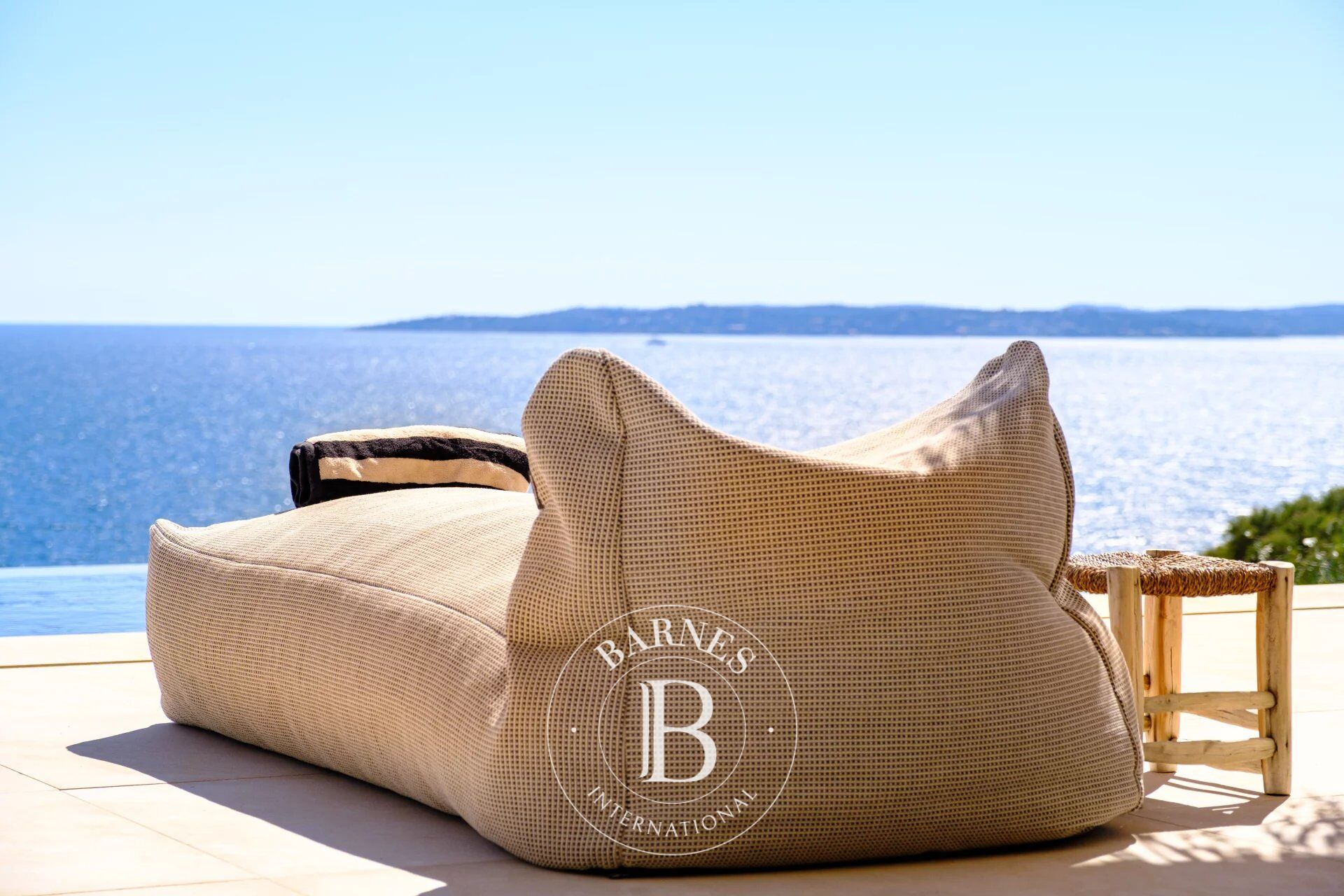 SAINTE-MAXIME - CONTEMPORARY VILLA - PANORAMIC OCEAN VIEW - JUST A SHORT WALK FROM THE BEACHES - picture 2