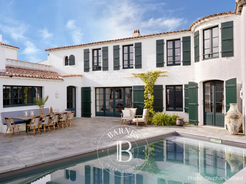 EXCLUSIVITÉ - LA COUARDE-SUR-MER - Maison à vendre dans le coeur du village - Piscine