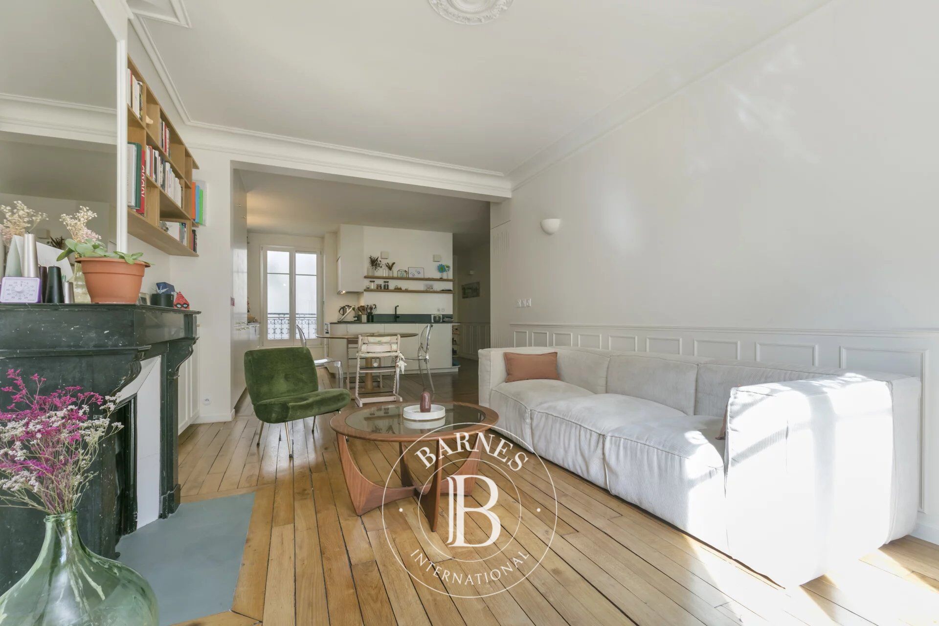 Exclusive listing - Fully renovated two-bed apartment - picture 2