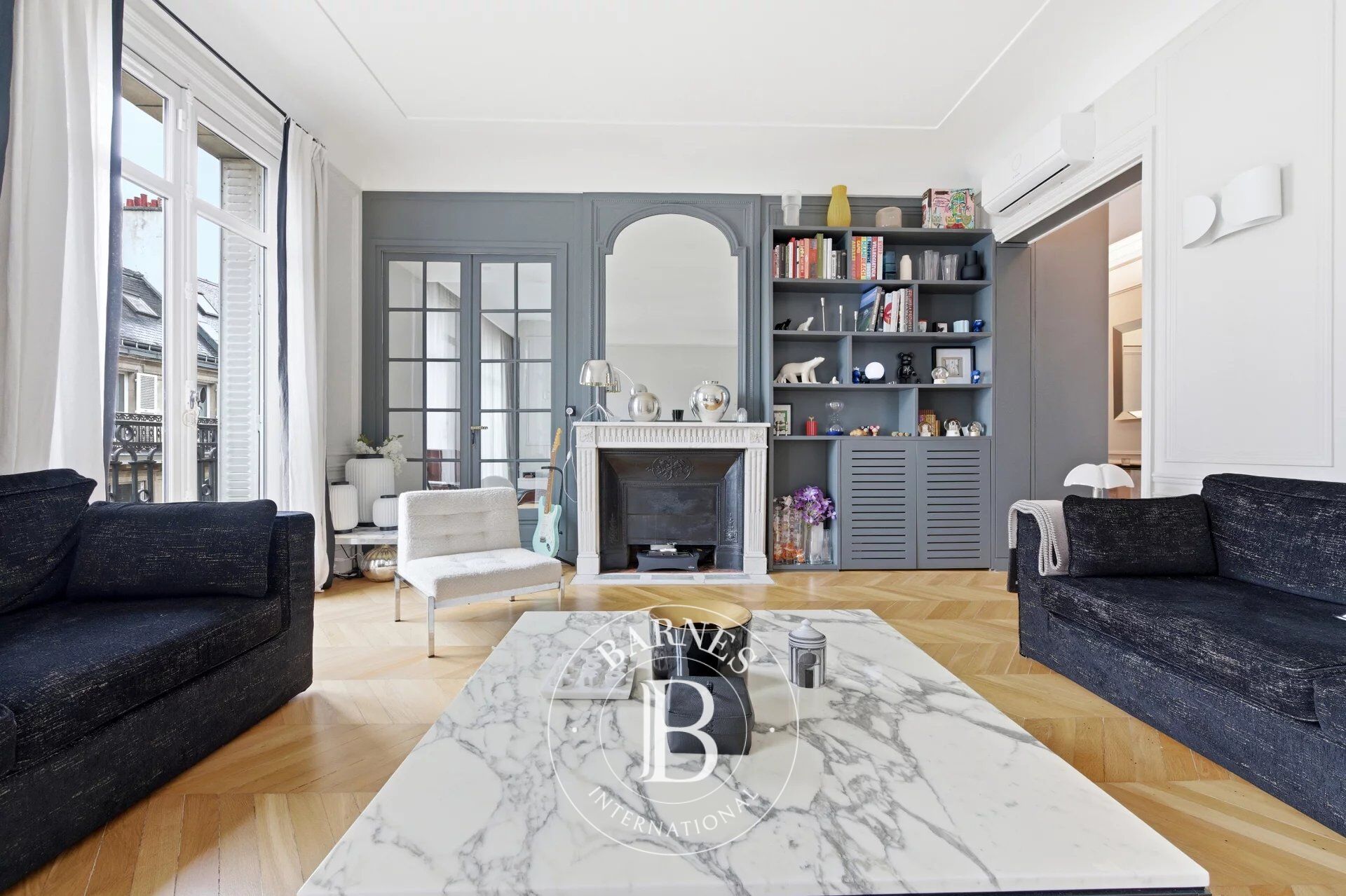 Paris 8è Faubourg Saint-Honoré - Luxueux Appartement  au 4è étage avec balcon filant exposé Ouest- 2 chambres et un bureau. - picture 3