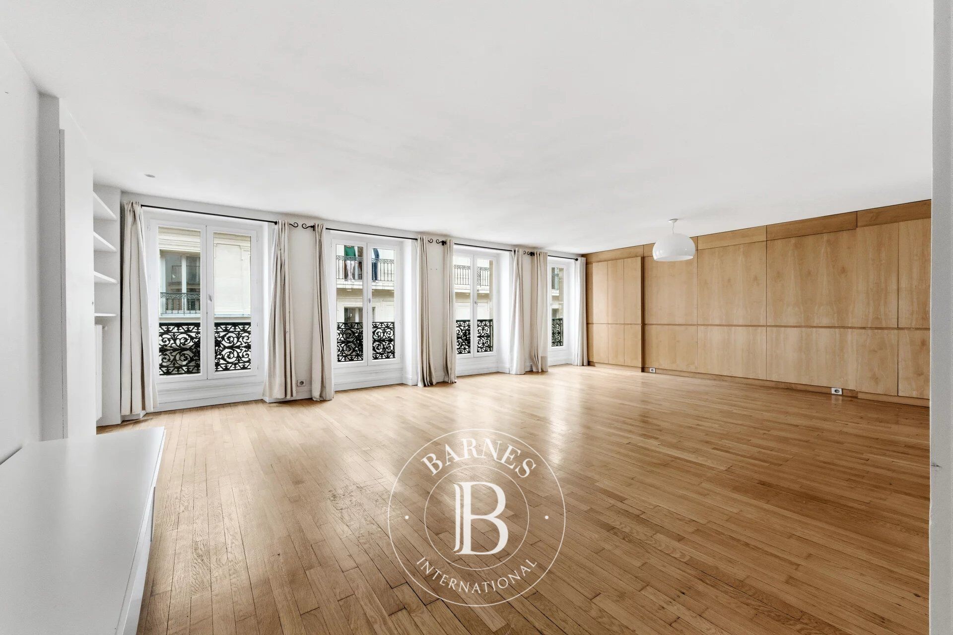 Apartment for Sale – Paris 2nd – Place des Victoires – 3 Bedrooms – Upper Floor – Lift – Bright - picture 1