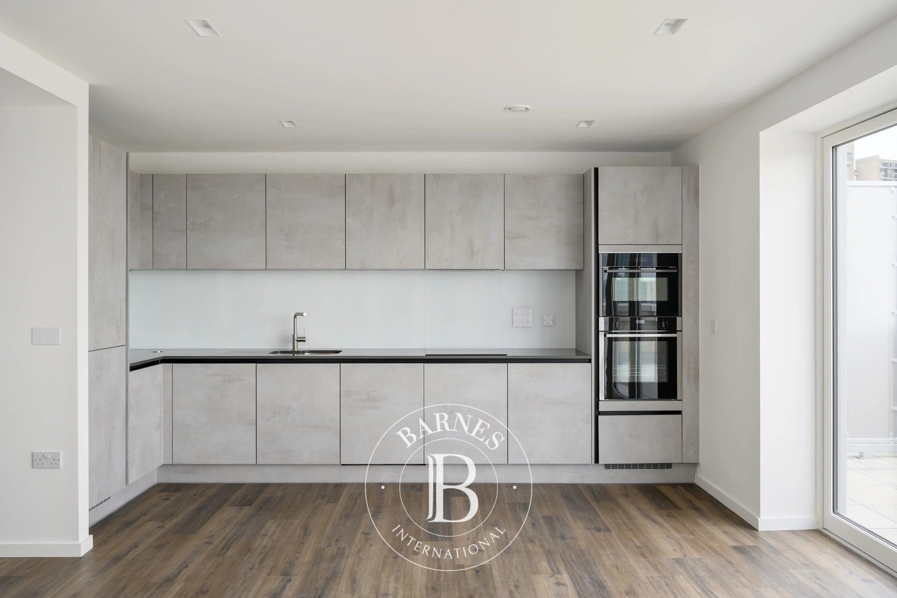 Wheatstone Gardens, North Kensington - picture 1