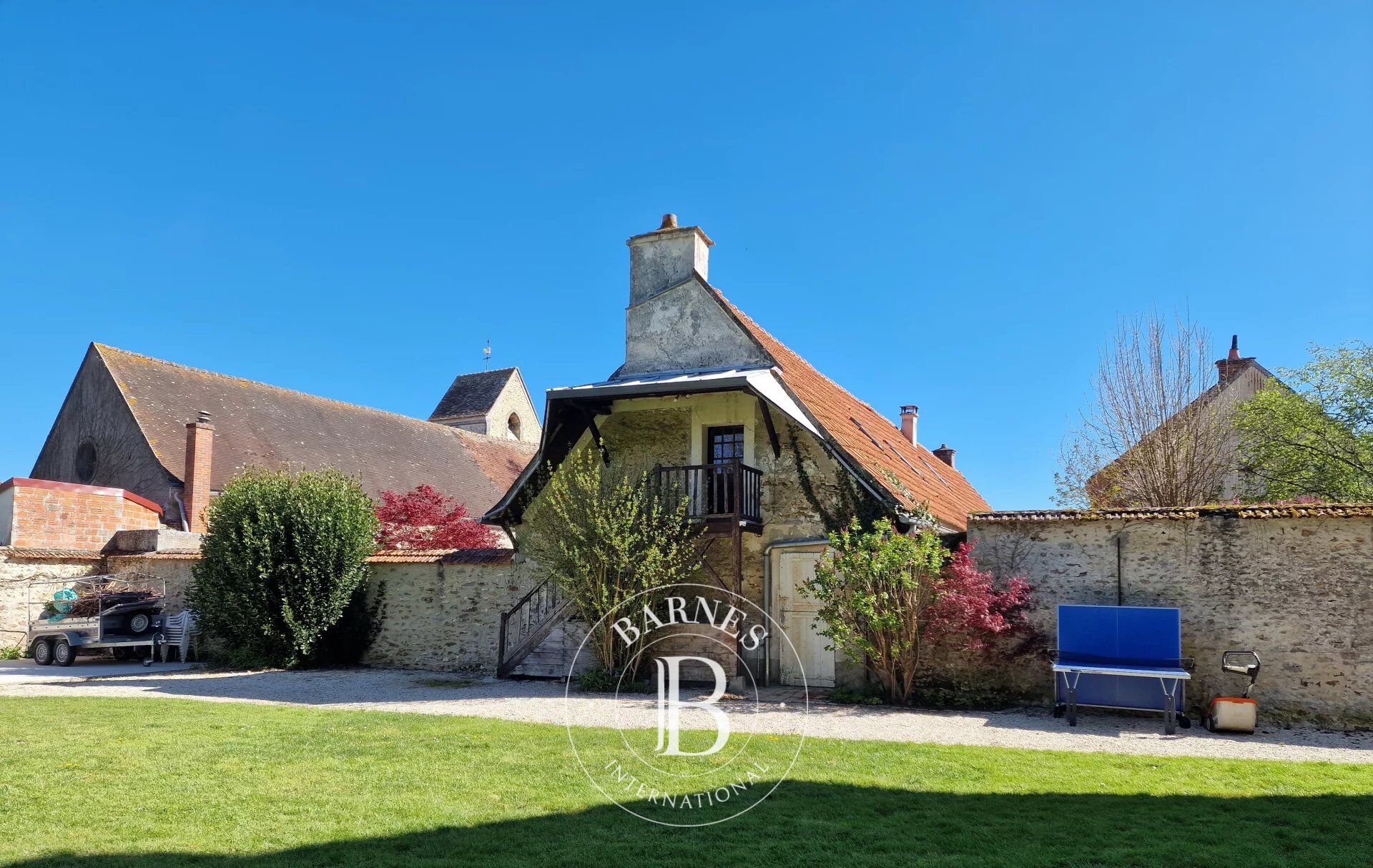 Proche Rambouillet, maison bourgeoise en excellent état de 337m2 habitables sur 2450m2 de terrain arboré. - picture 3