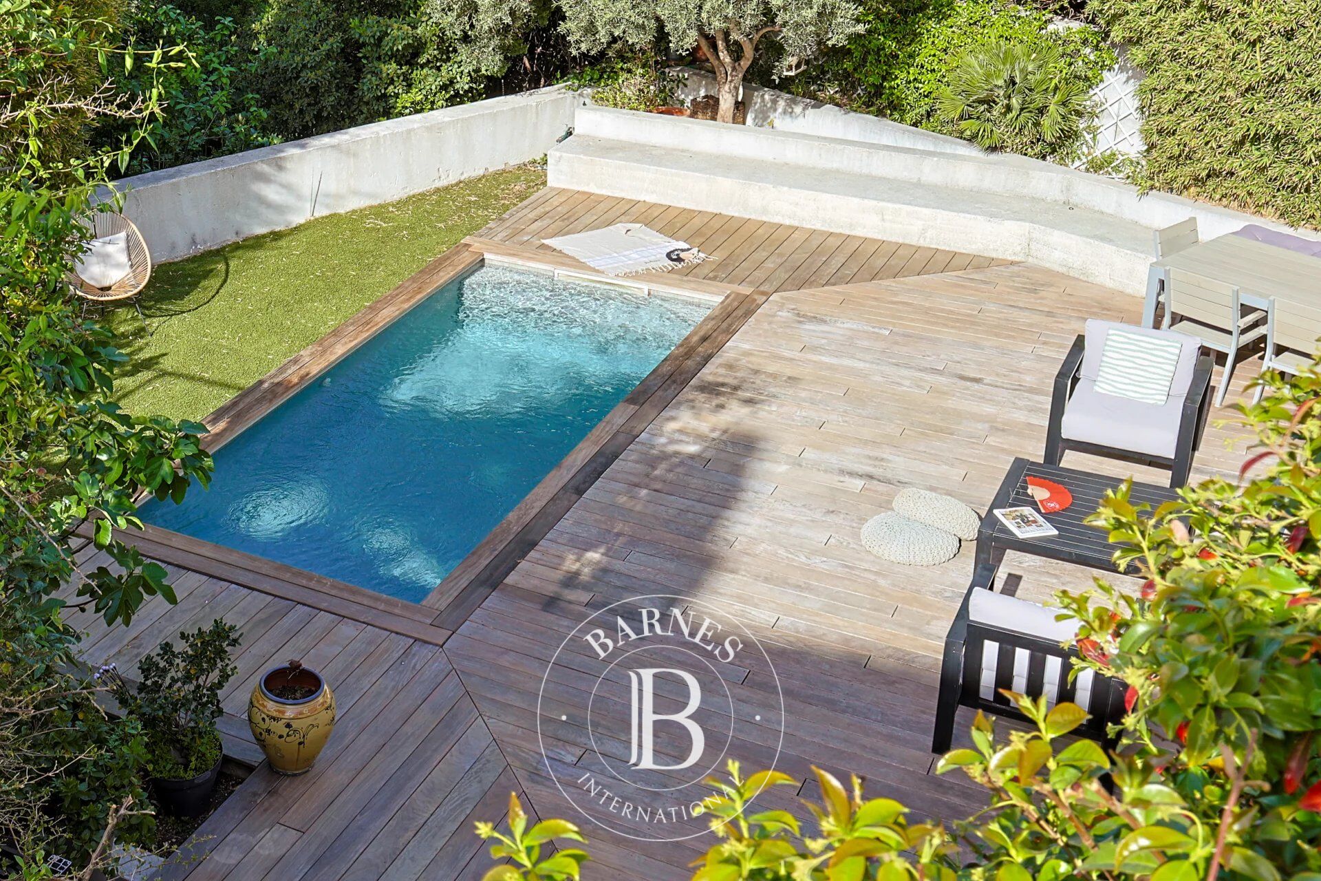 Vente maison avec piscine et vue mer au pied de Notre-Dame de la Garde - picture 1