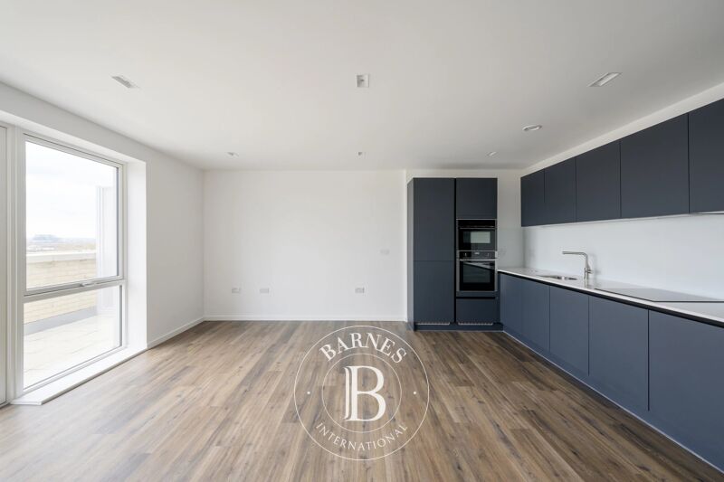 For Rent Apartment | London - picture 2