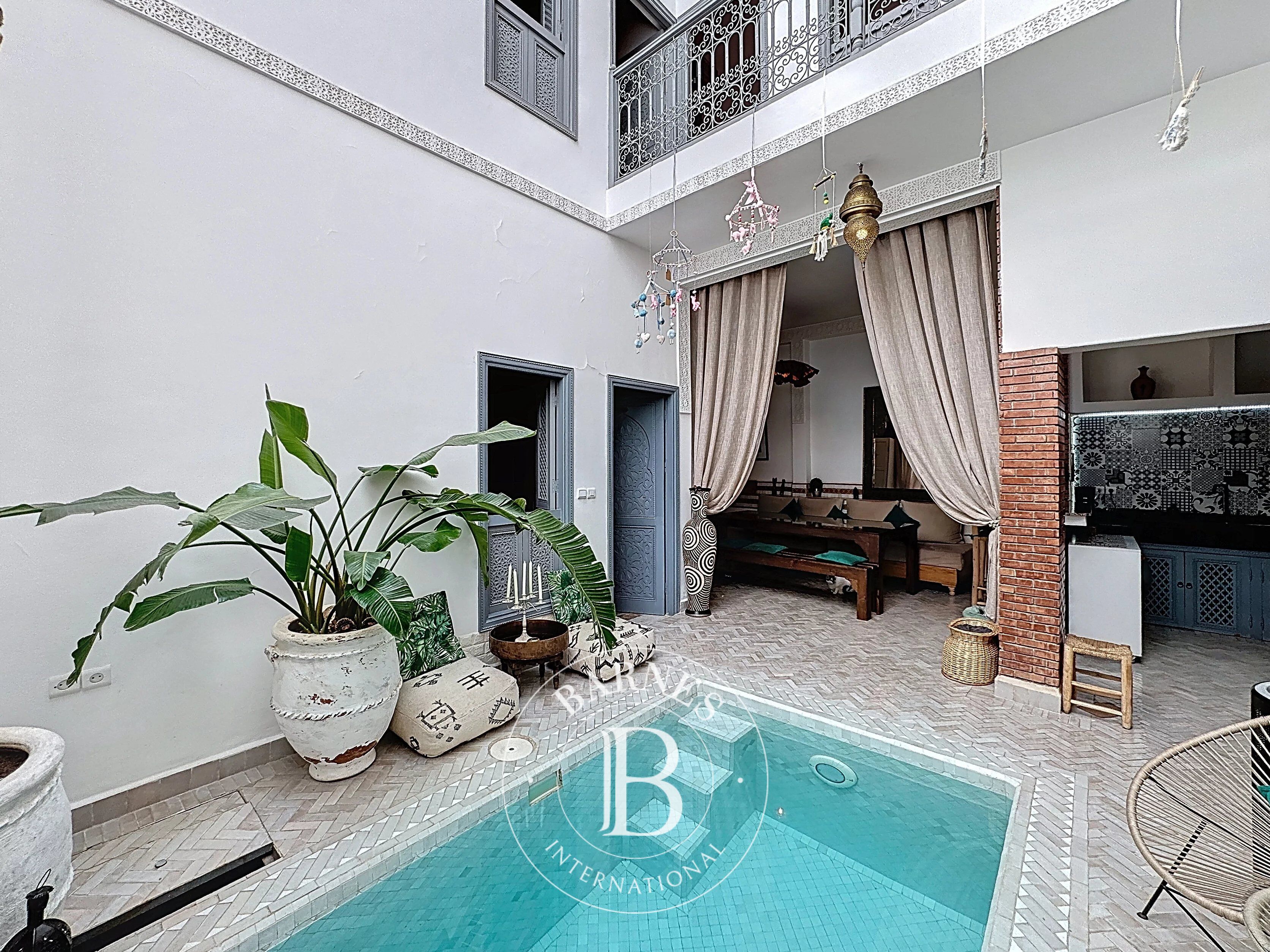 MAGNIFICENT RIAD TITLE WITH ROOFTOP – 4 BEDROOMS, QUIET AND SECURE ENVIRONMENT - picture 2