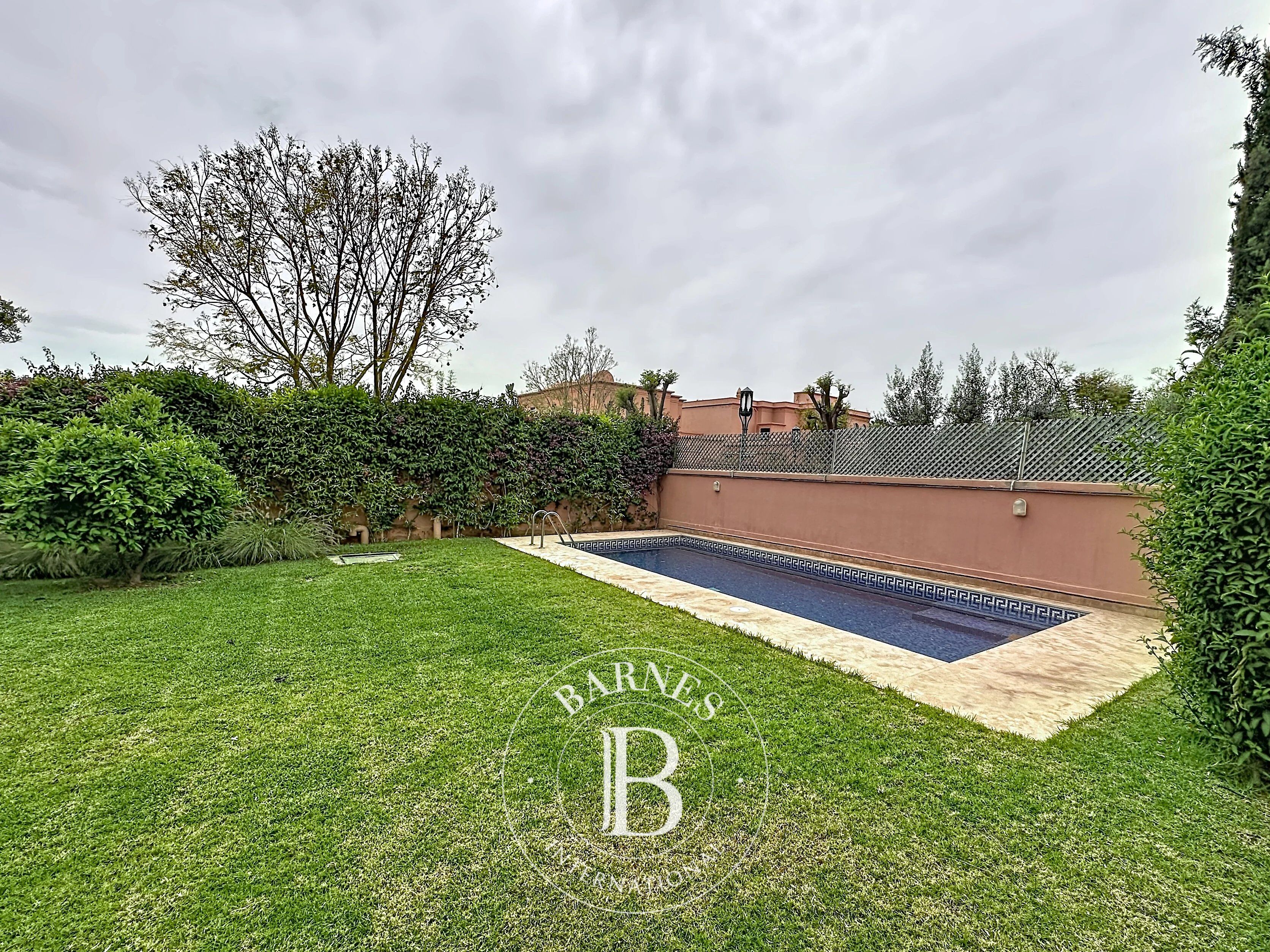 LONG-TERM RENTAL – EMPTY VILLA 450 M² WITH POOL AND GARDEN IN AMELKIS - picture 3