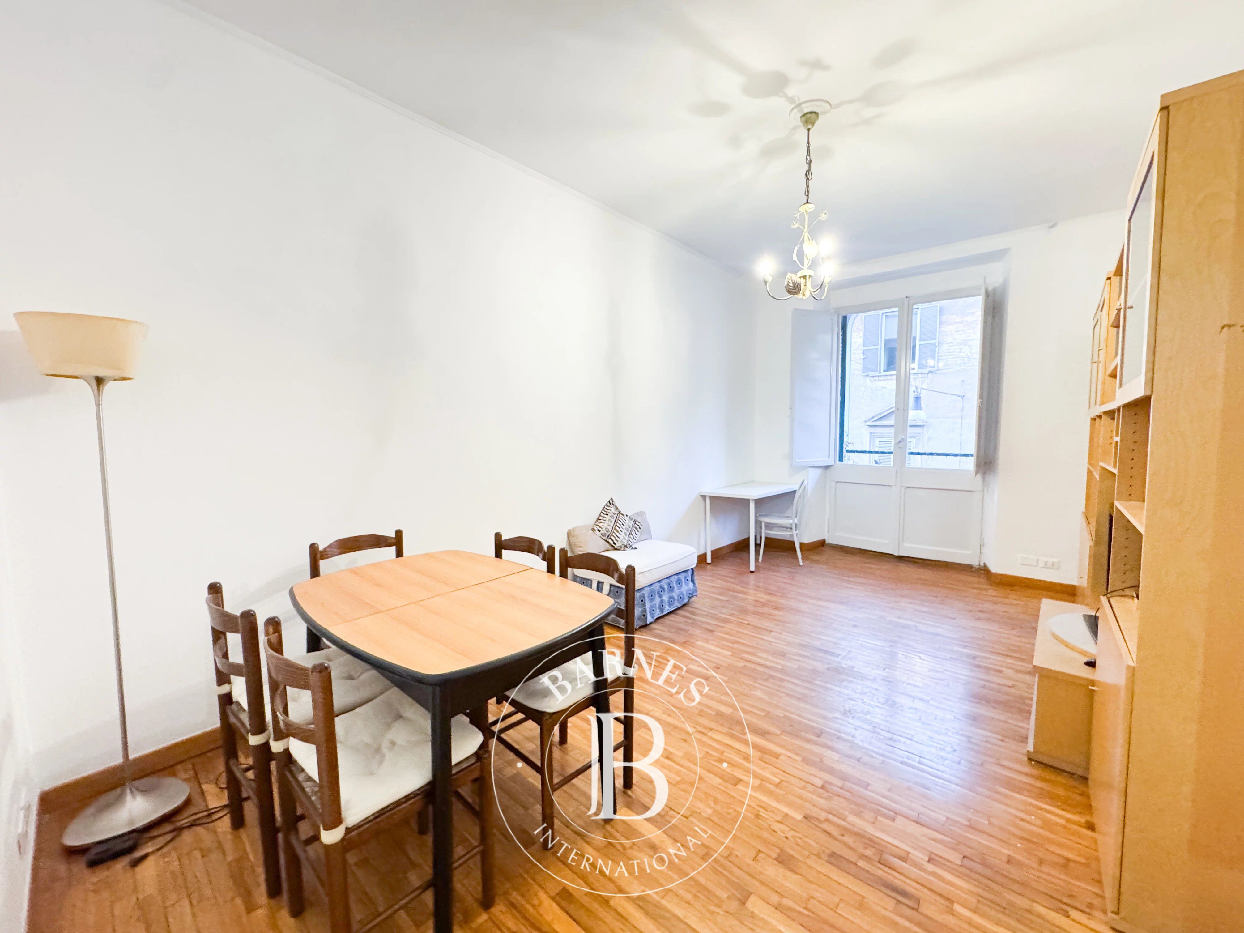 Two-room flat with outdoor space near the Colosseum - picture 2