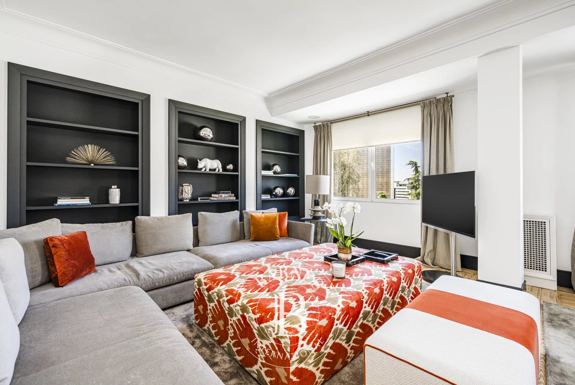 Madrid – Salamanca – Castellana – Piso contemporáneo amueblado con tres dormitorios en suite en finca clásica representativa - picture 2