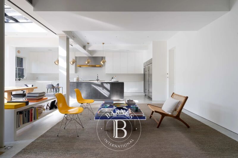 For Rent Townhouse | London - picture 2