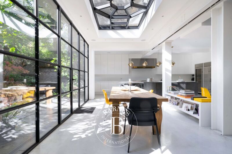 For Rent Townhouse | London - picture 3