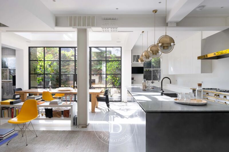 For Rent Townhouse | London - picture 1