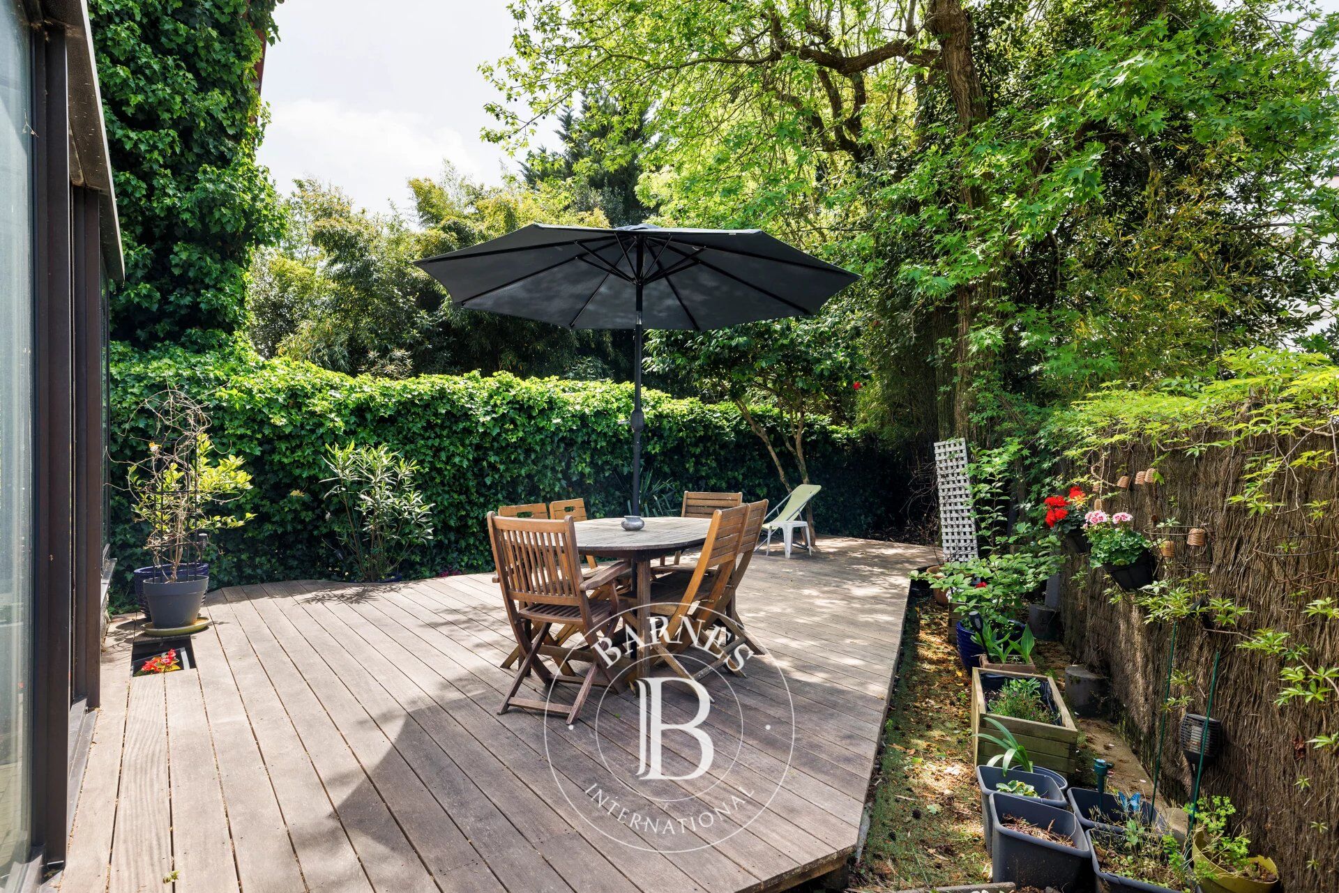 BAYONNE – LES ARÈNES, 1930s HOUSE WITH GARDEN AND GARAGE - picture 1
