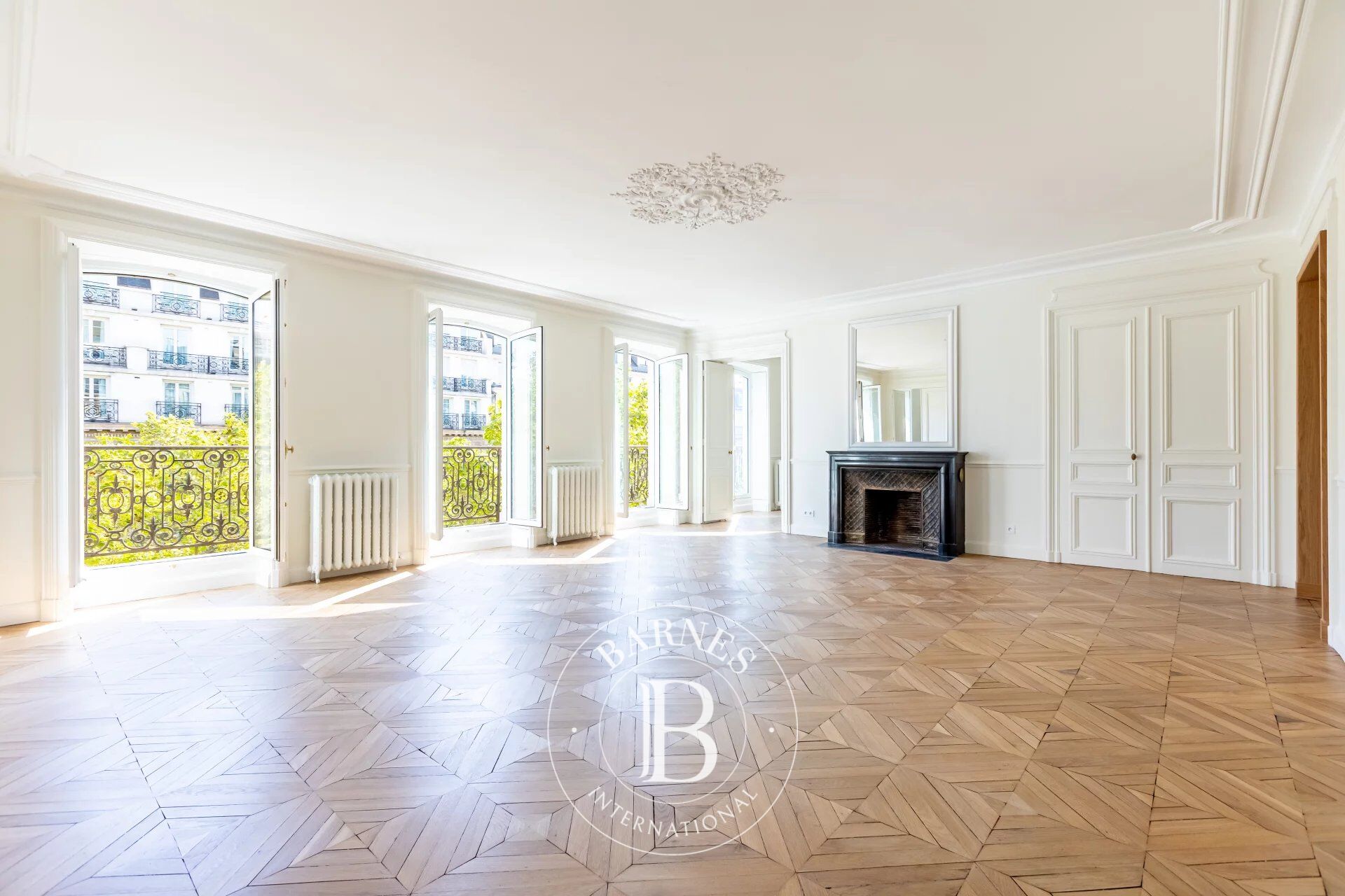 Piso Paris 8ème - picture 2