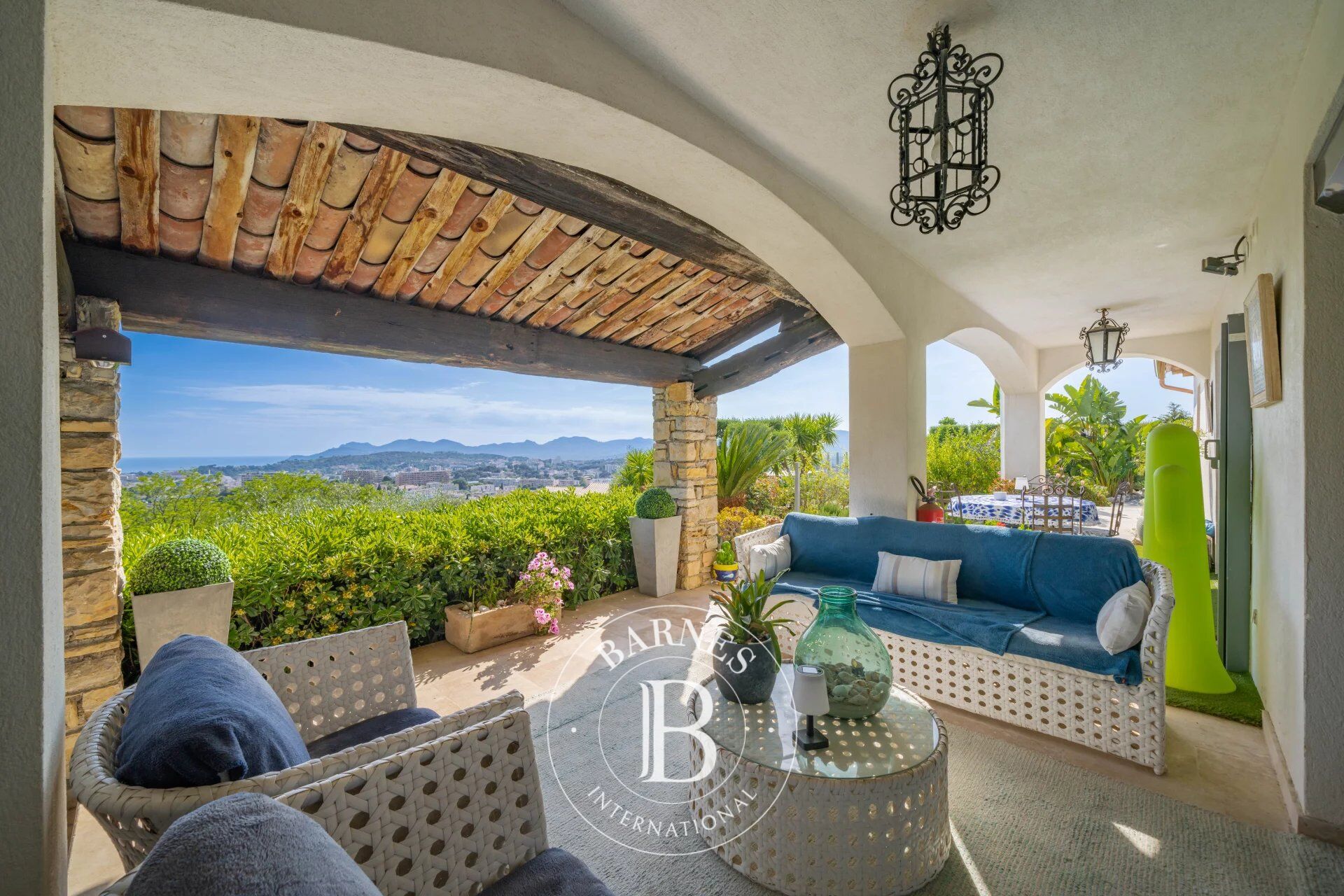 MOUGINS - VILLA VUE MER - PROCHE CANNES - picture 2