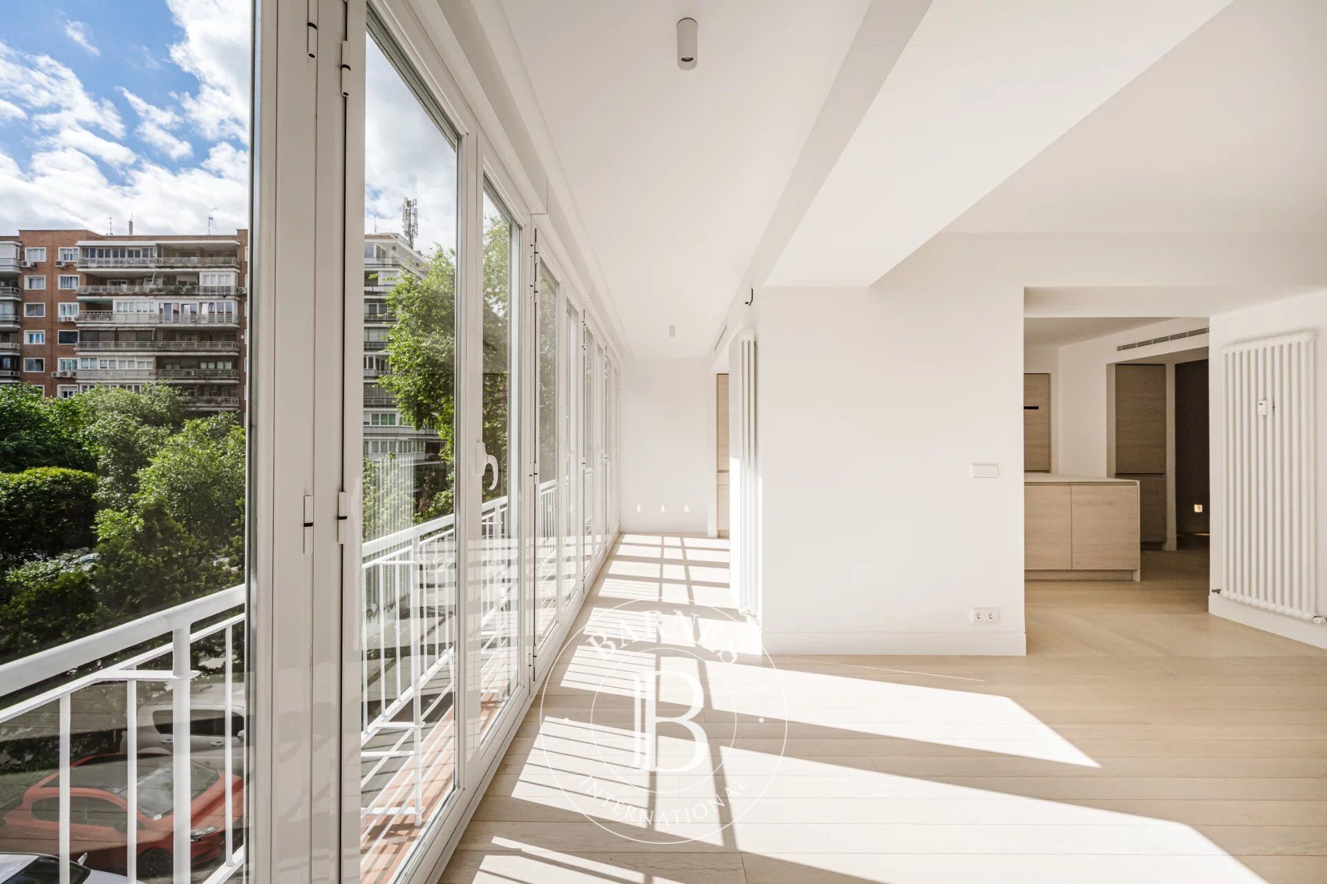 Renoviert · Außenlage · 3 Schlafzimmer · 4 Badezimmer · Helles Licht · Guindalera - picture 3