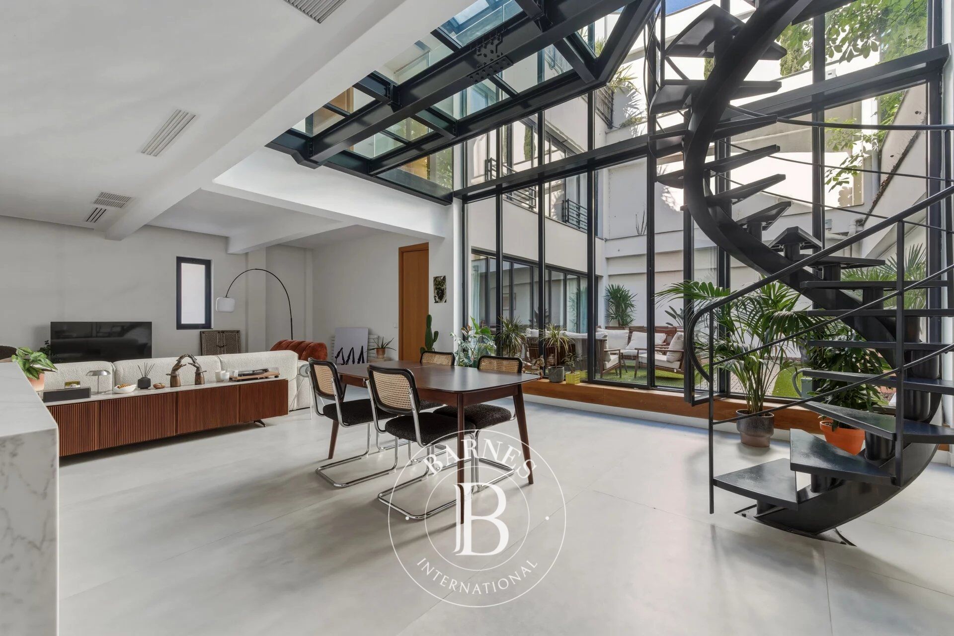 Vente appartement - Paris 4 - Hôtel de ville - 3 chambres - Terrasse - Ascenseur - picture 2