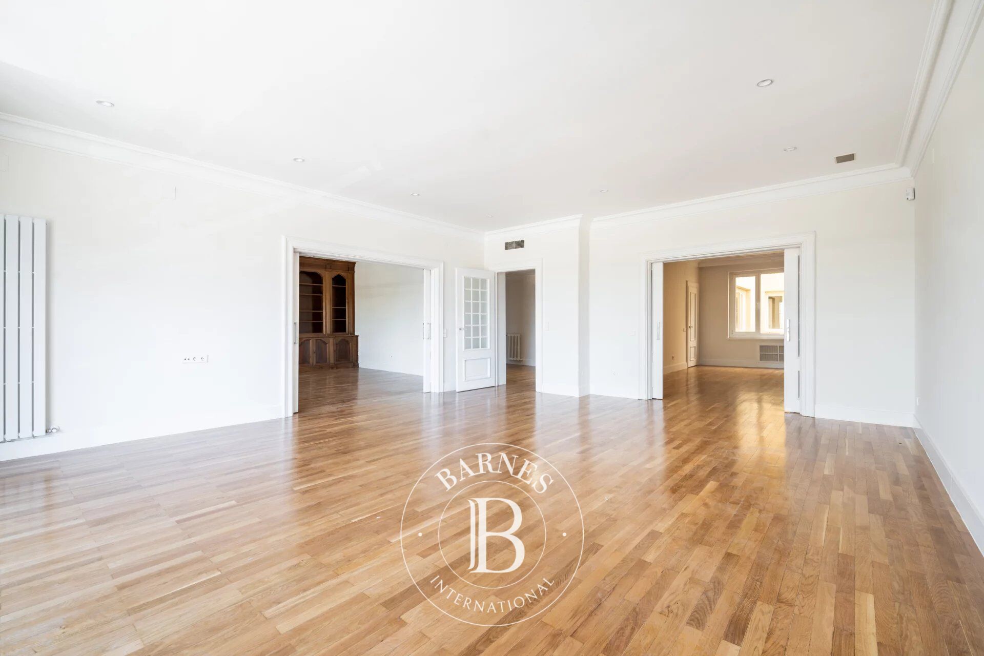 Facing Parque del Oeste. The residence Madrid reserves for very few - picture 3