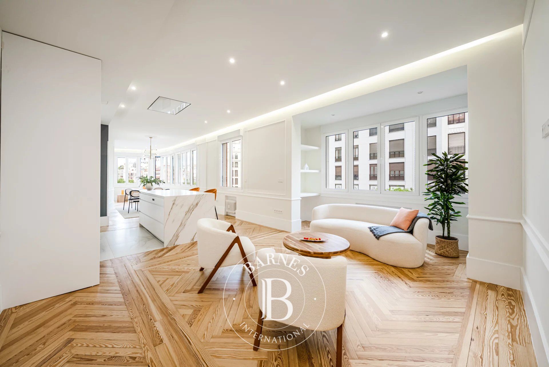 Außenwohnung, renoviert und möbliert mit freiem Ausblick – 3 Suiten – Goya - picture 1