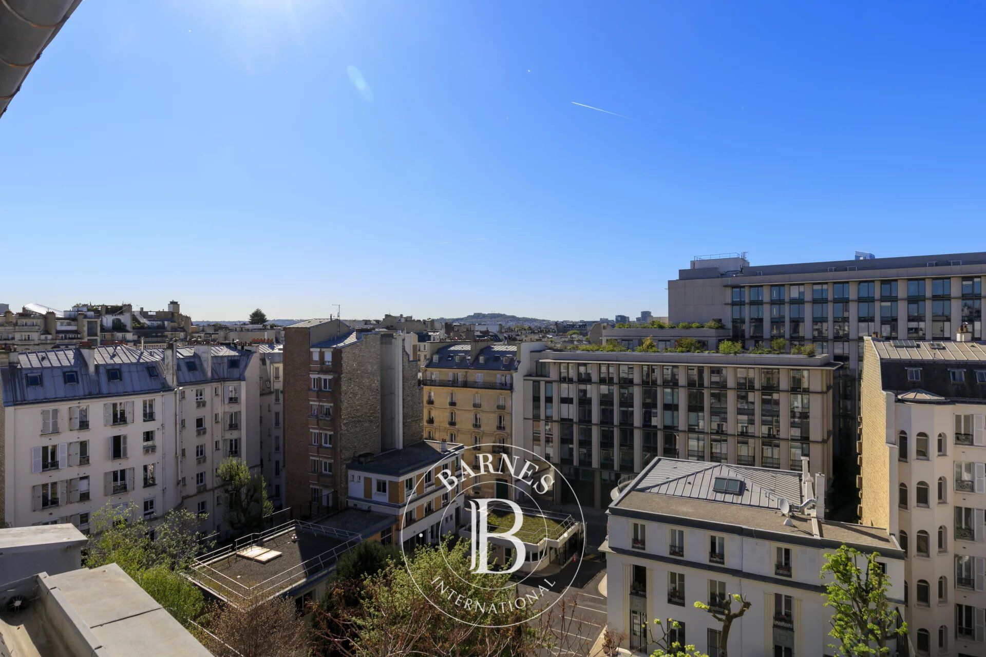 Neuilly-Sablons - Dernier étage - Appartement entièrement rénové - 2 pièces - 1 chambre - Vues dégagées - Proche commerces et Métro ligne 1 - picture 2