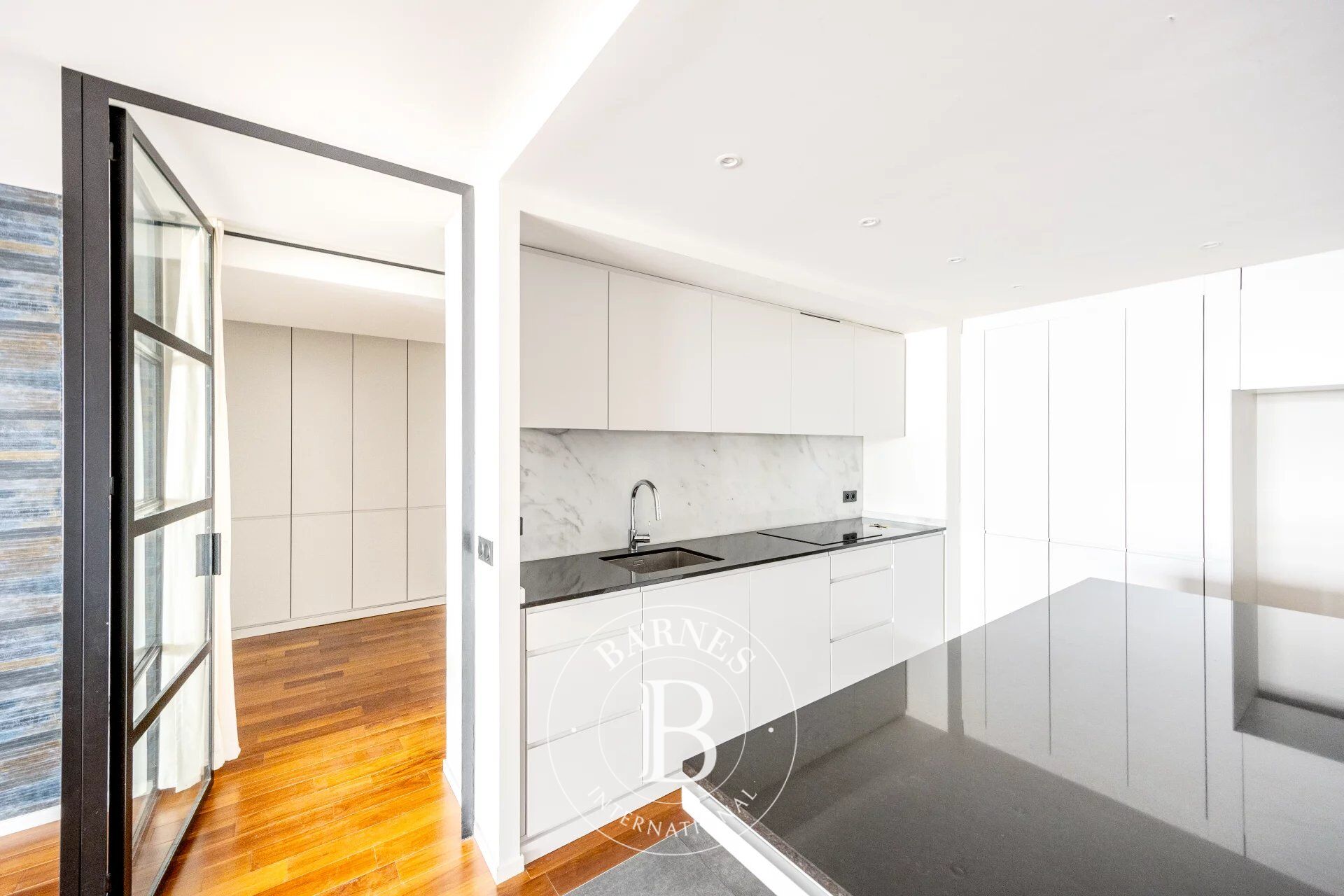 Off market - Charonne - Fully renovated 2-bed apartment – Feel of a loft - picture 3