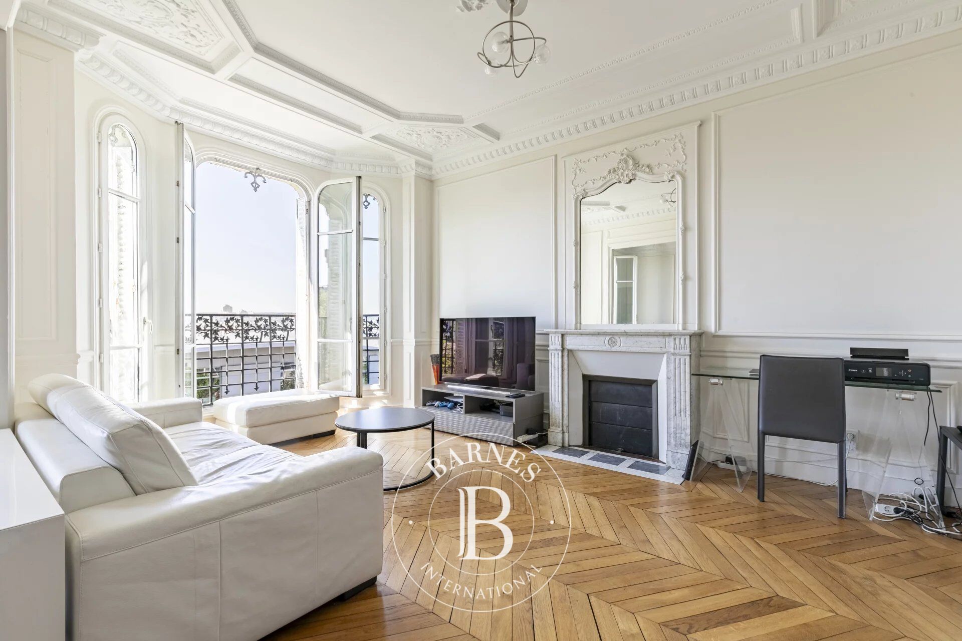 PARIS 15 - PORTE DE VERSAILLES - 108M² (1,163 SQ FT) FAMILY APARTMENT – 3 BEDROOMS – UPPER FLOOR - picture 1