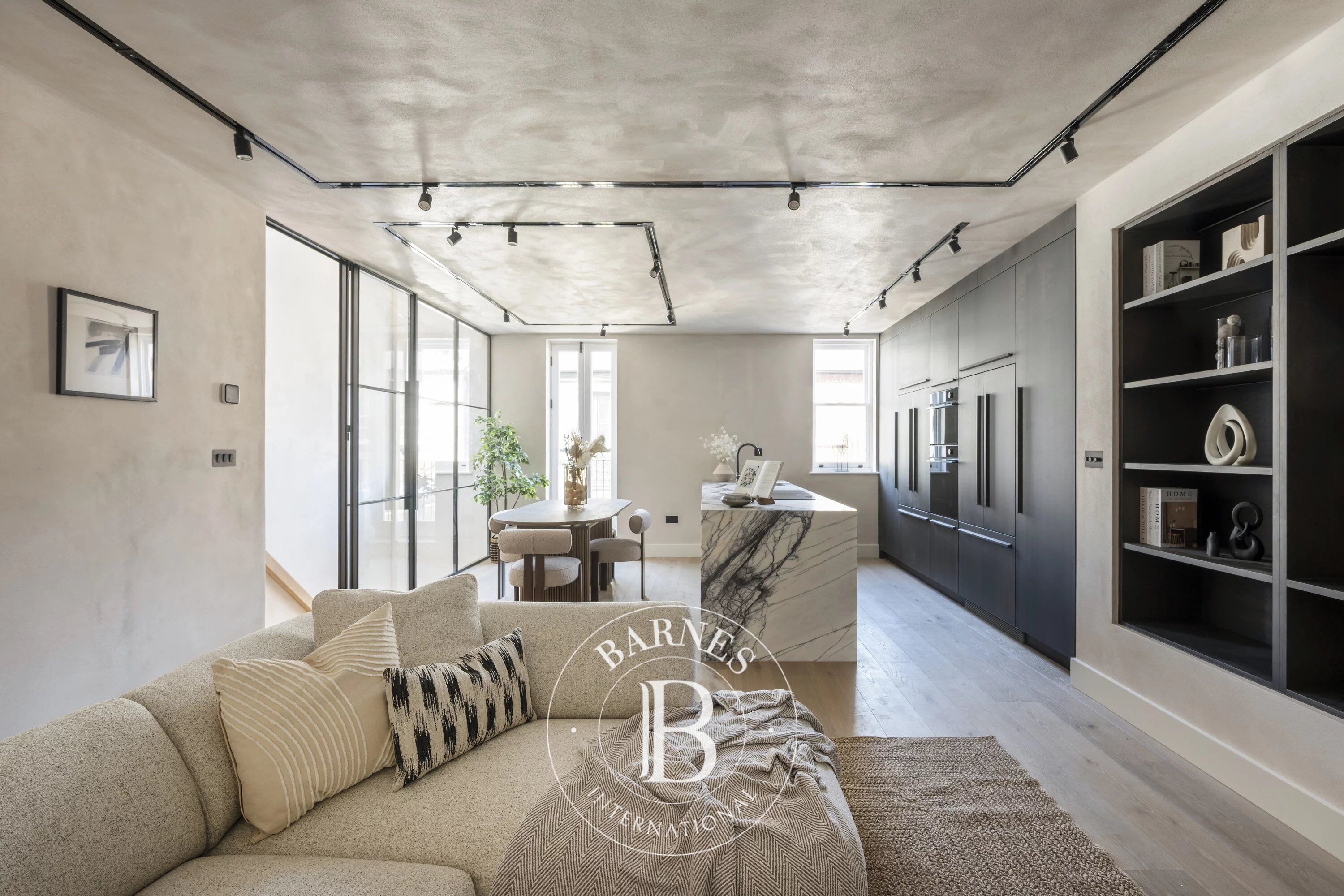 Casa London - picture 1