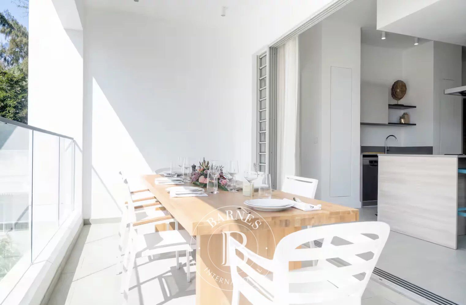 PEREYBÈRE - Brand New 3-Bedroom Beachfront Apartment - picture 3