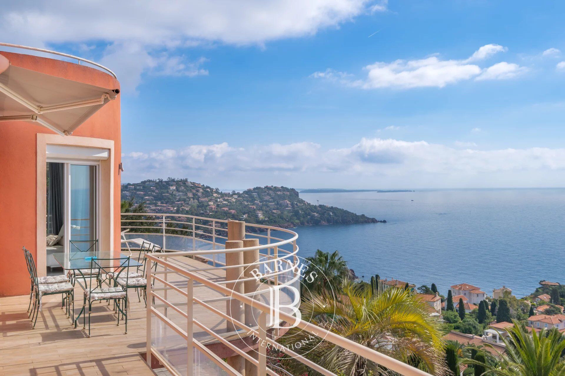 THÉOULE - FAMILY VILLA WITH PANORAMIC SEA VIEWS - picture 1