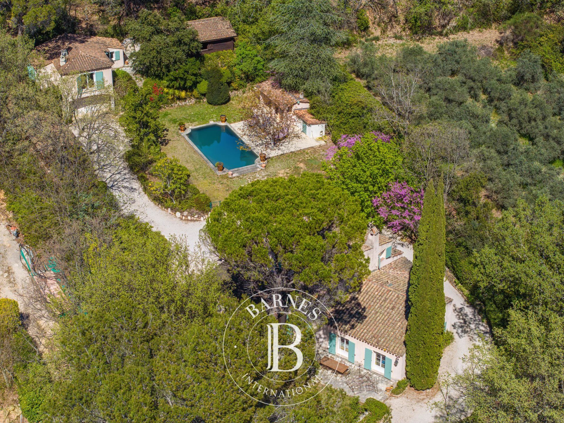 AIX-EN-PROVENCE - LES PINCHINATS - NEAR CITY CENTRE - FARMHOUSE AND OUTBUILDINGS 261 SQM - 7 BEDROOMS - GUEST HOUSE PLUS STUDIO - SWIMMING POOL - ABSOLUTE PEACE AND QUIET - picture 2