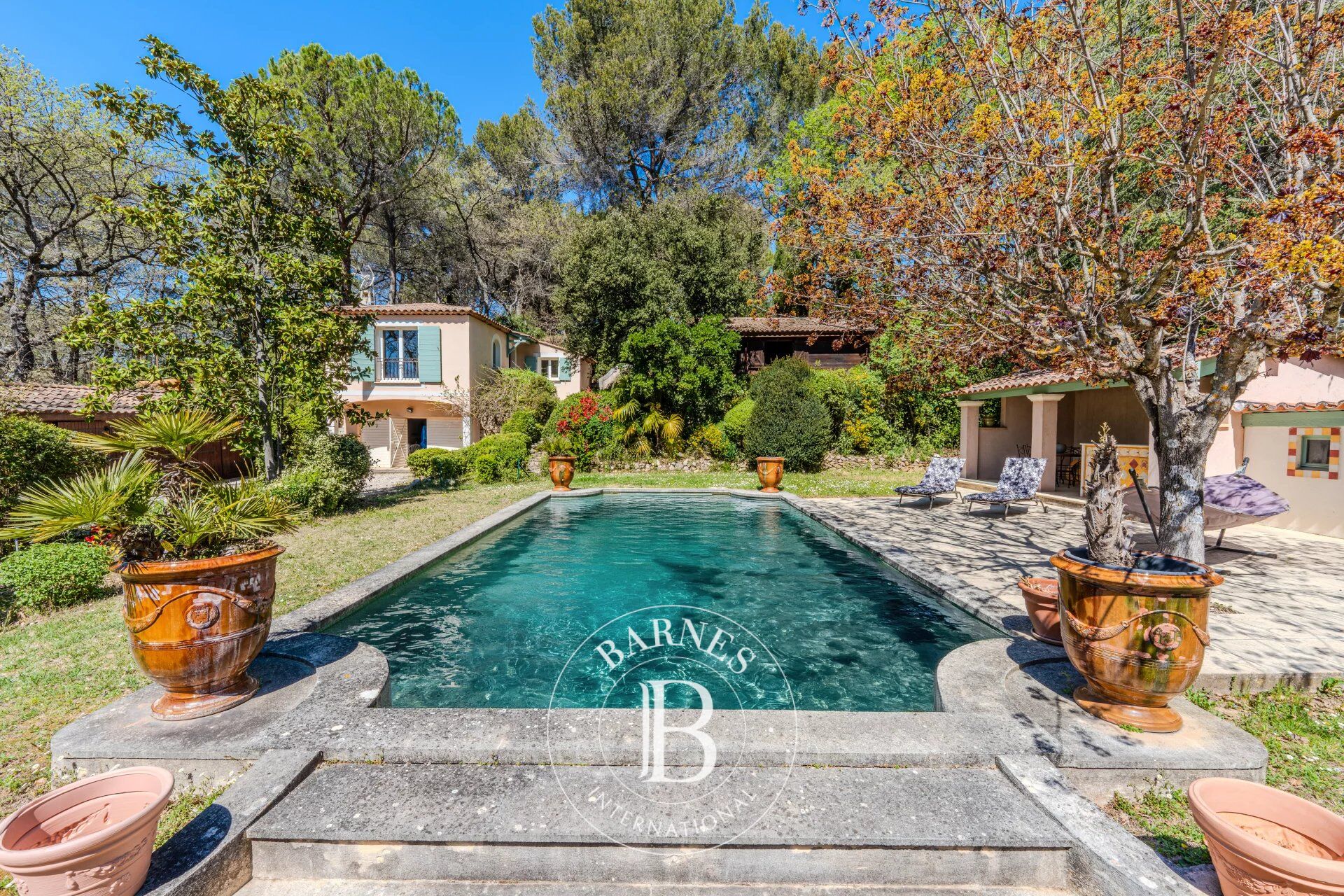 AIX-EN-PROVENCE - LES PINCHINATS - NEAR CITY CENTRE - FARMHOUSE AND OUTBUILDINGS 261 SQM - 7 BEDROOMS - GUEST HOUSE PLUS STUDIO - SWIMMING POOL - ABSOLUTE PEACE AND QUIET - picture 1