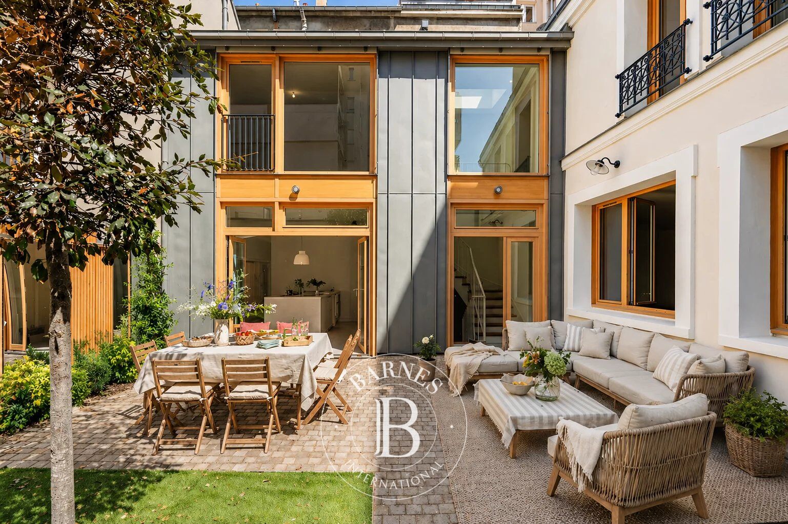 CLICHY TOWN HALL - 4 BEDROOMS - GARDEN - RENOVATED BY AN ARCHITECT - LIGHT - PEACE AND QUIET - picture 1