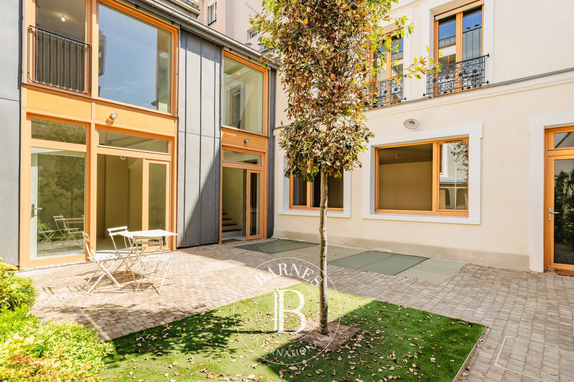 CLICHY TOWN HALL - 4 BEDROOMS - GARDEN - RENOVATED BY AN ARCHITECT - LIGHT - PEACE AND QUIET - picture 3