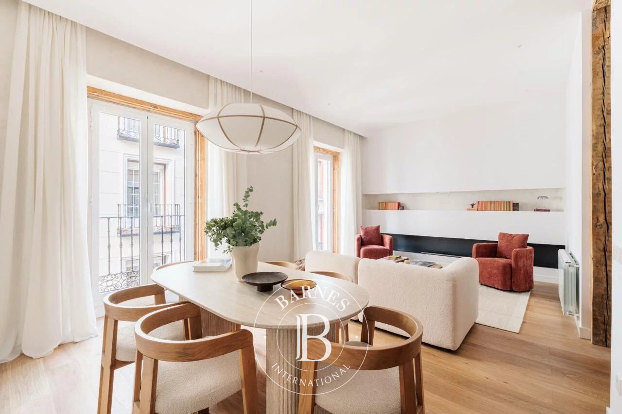 Appartamento ristrutturato con due balconi sulla strada a Malasaña - picture 1