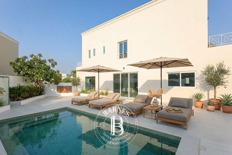 For Sale Villa | The Lakes - picture 1