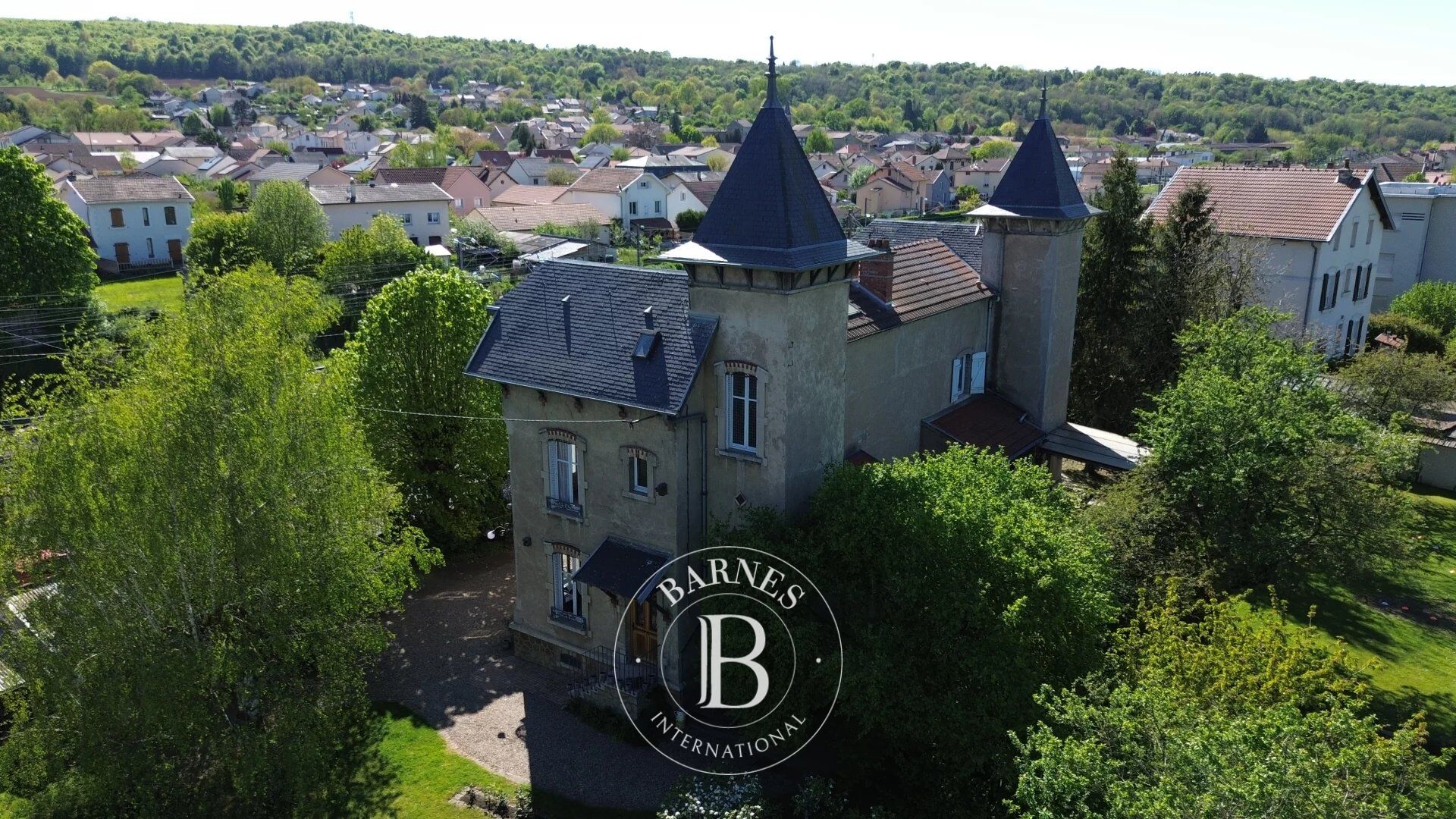 Exclusivité - Belleville - Maison de caractère XXe avec jardin arboré - picture 2