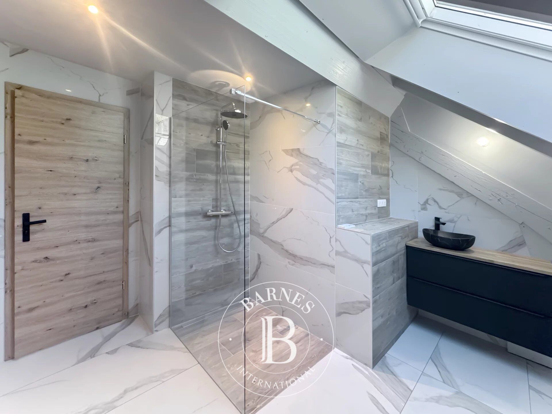 BARNES Aix-les-Bains - LE BOURGET-DU-LAC - CENTRE - APPARTEMENT LOFT D'EXCEPTION - picture 3