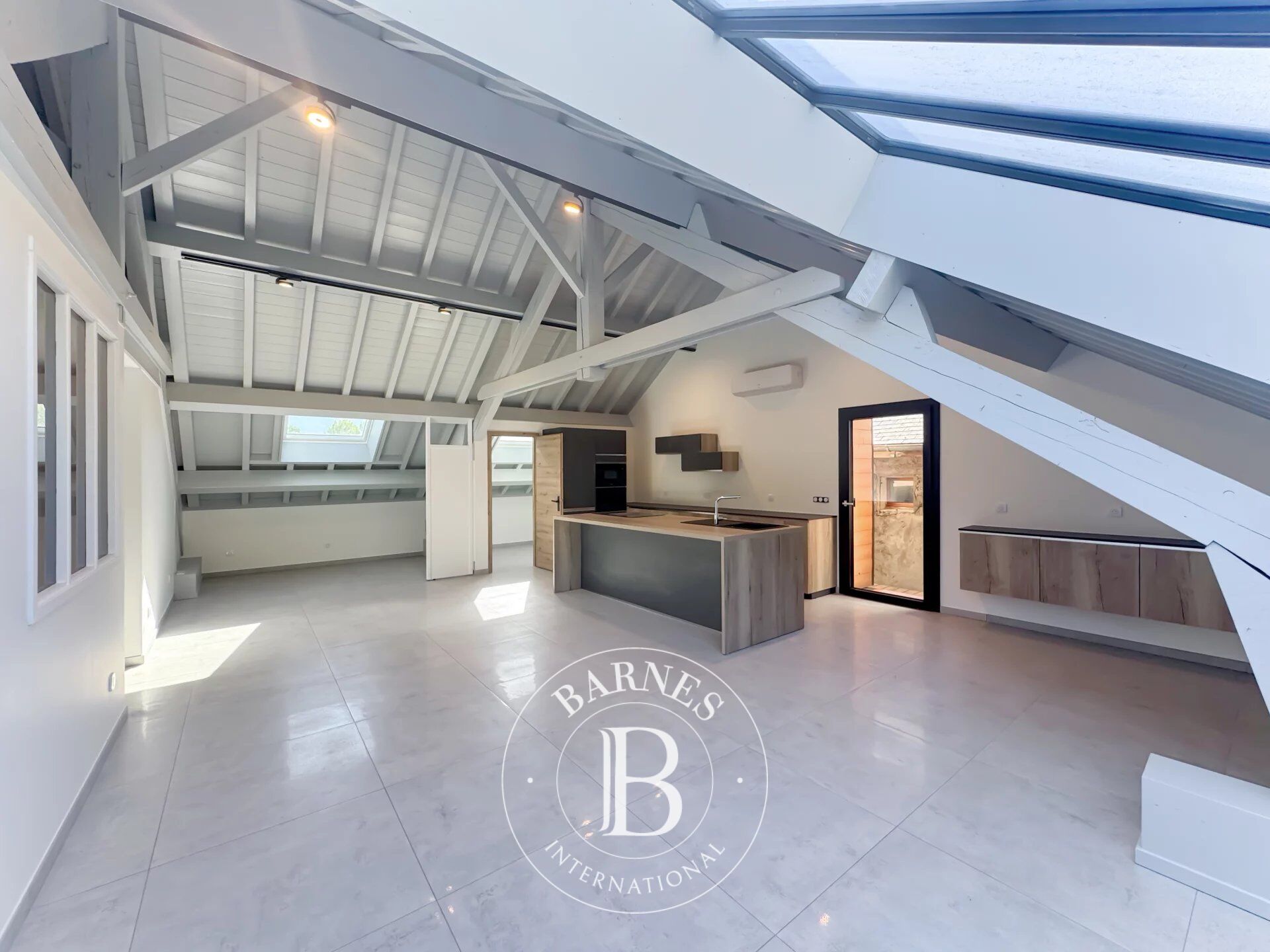 BARNES Aix-les-Bains - LE BOURGET-DU-LAC - CENTRE - APPARTEMENT LOFT D'EXCEPTION - picture 2