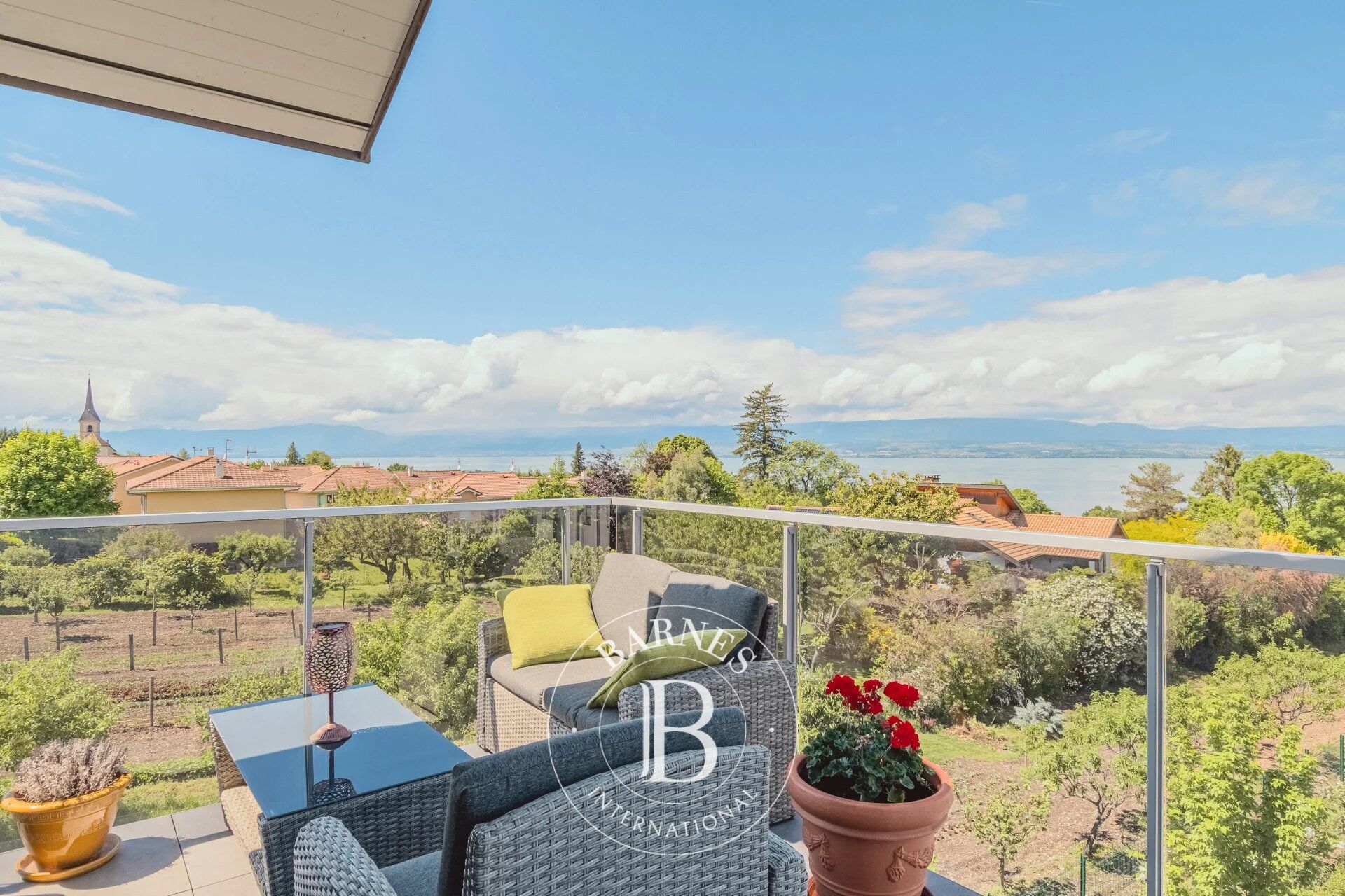 Listing - 90 m² flat - Lake view - 3 bedrooms - 2 garages - picture 2