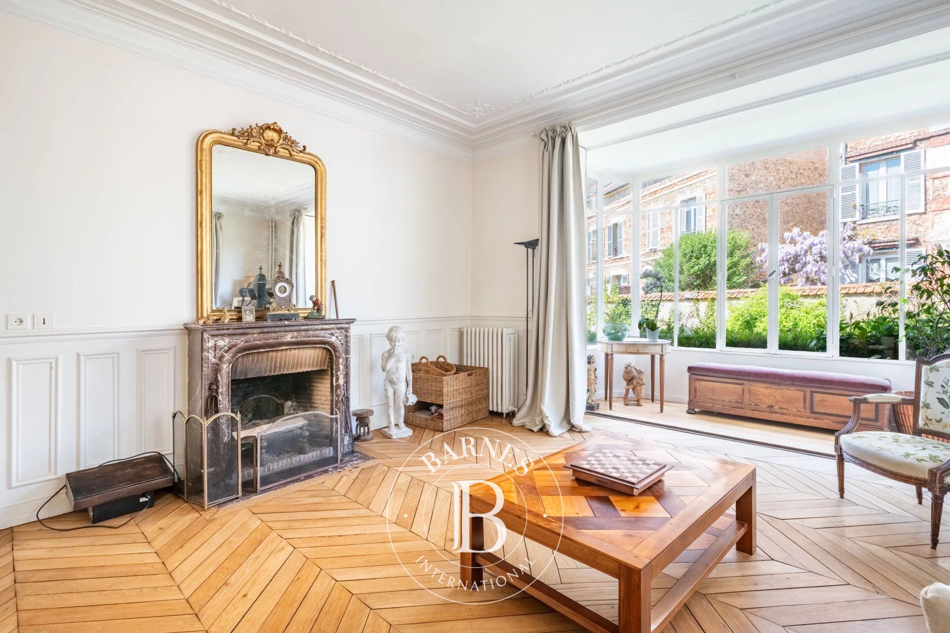 House Versailles - picture 3