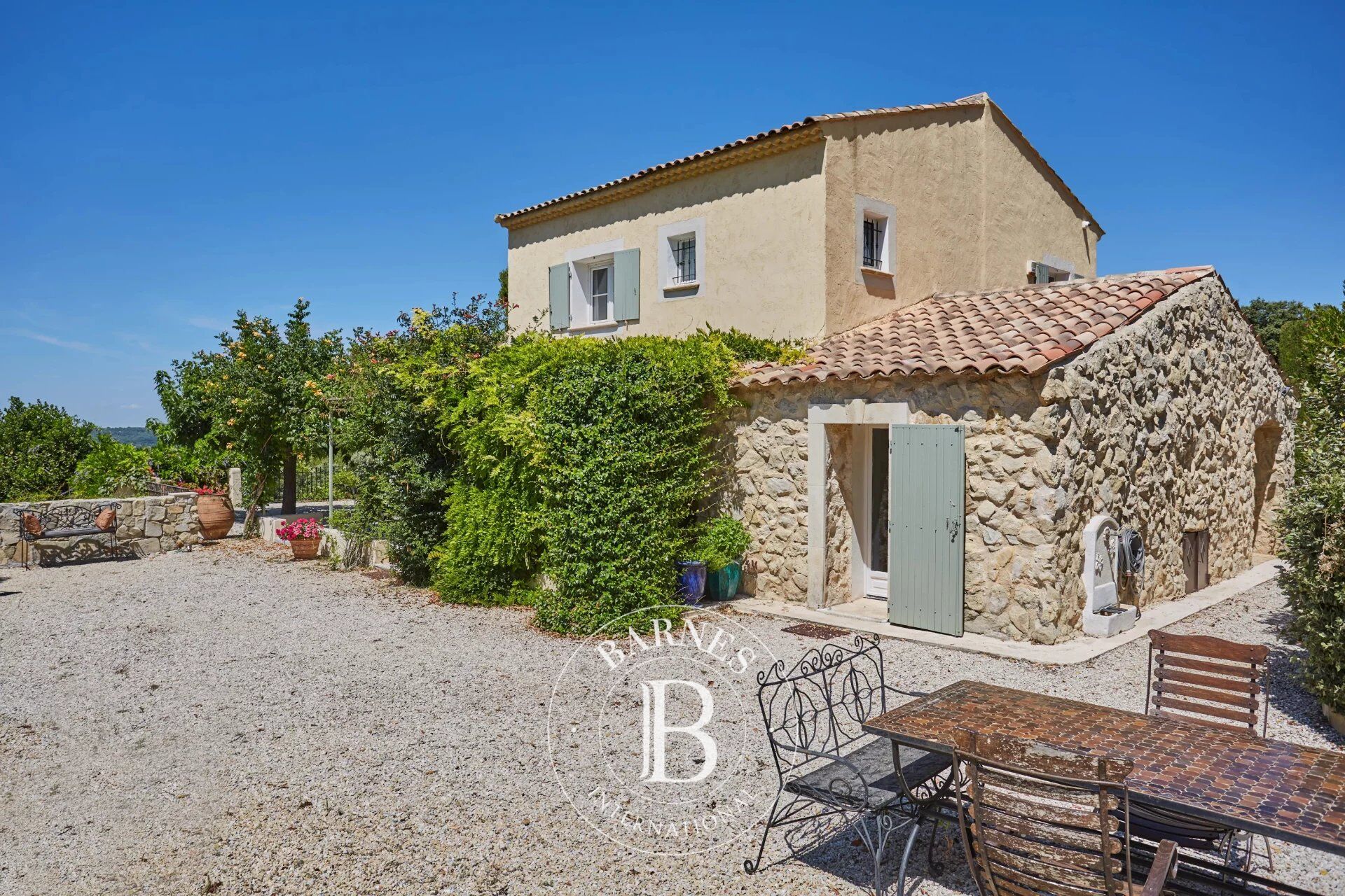 PROCHE AIX EN PROVENCE - CALME ABSOLU - ROGNES -  PROPRIETE D'EXCEPTION 10 HECTARES - BASTIDE 240 M2 - 7 CHAMBRES - APPARTEMENT INDEPENDANT - TERRAIN MULTISPORT - PISCINE - picture 3