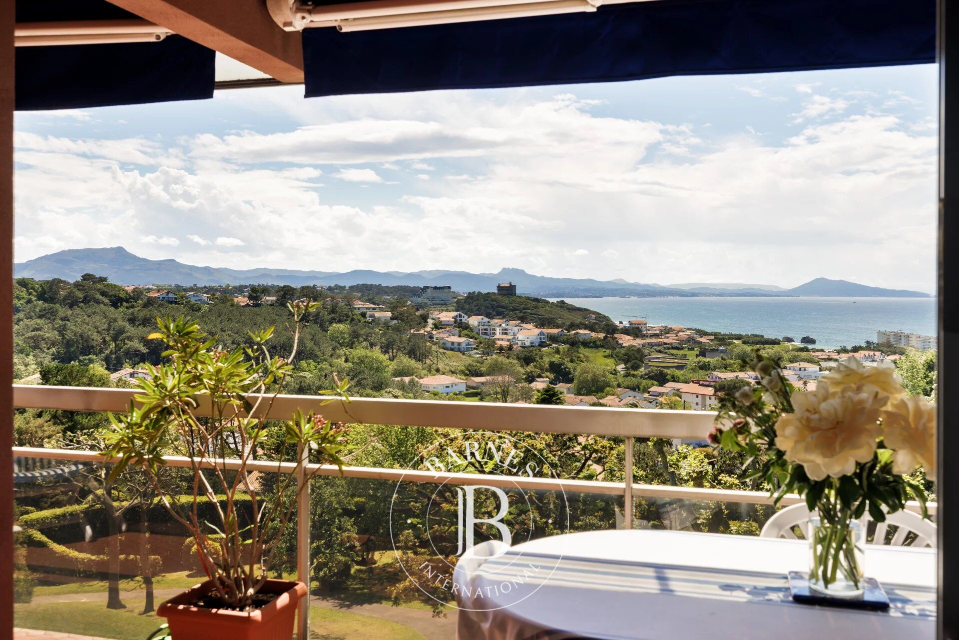 BIARRITZ, APPARTEMENT DE 61 M² AVEC TERRASSE VUE OCEAN - picture 1