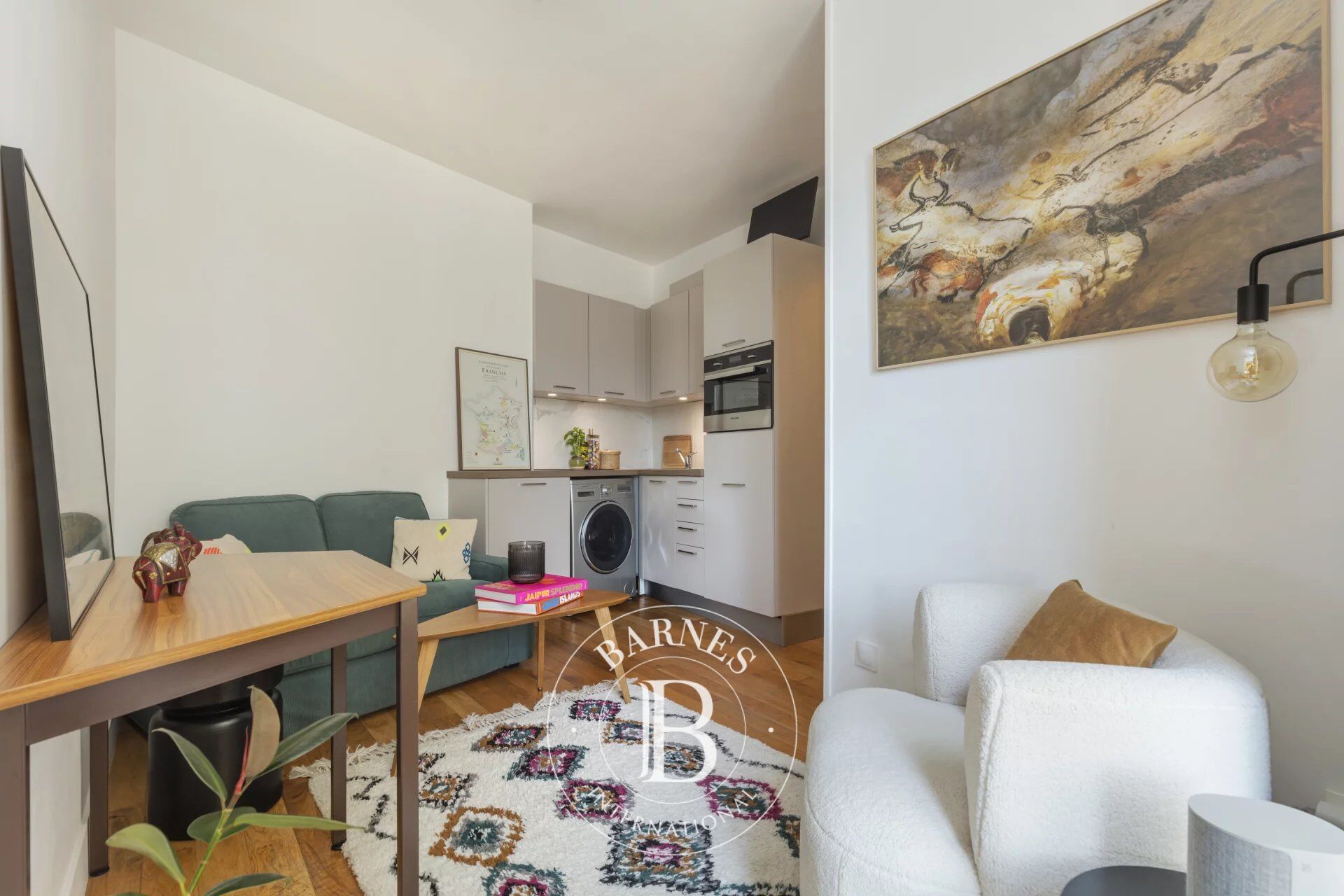 Paris 16th – Passy – One-bedroom apartment – Bright - picture 2