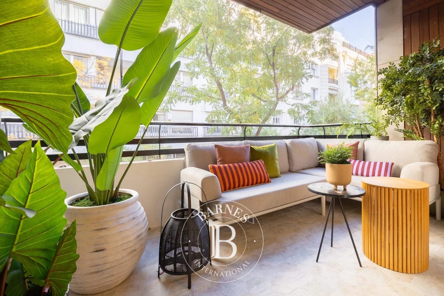 Exclusivité et volumes avec terrasse au cœur de Goya - picture 2