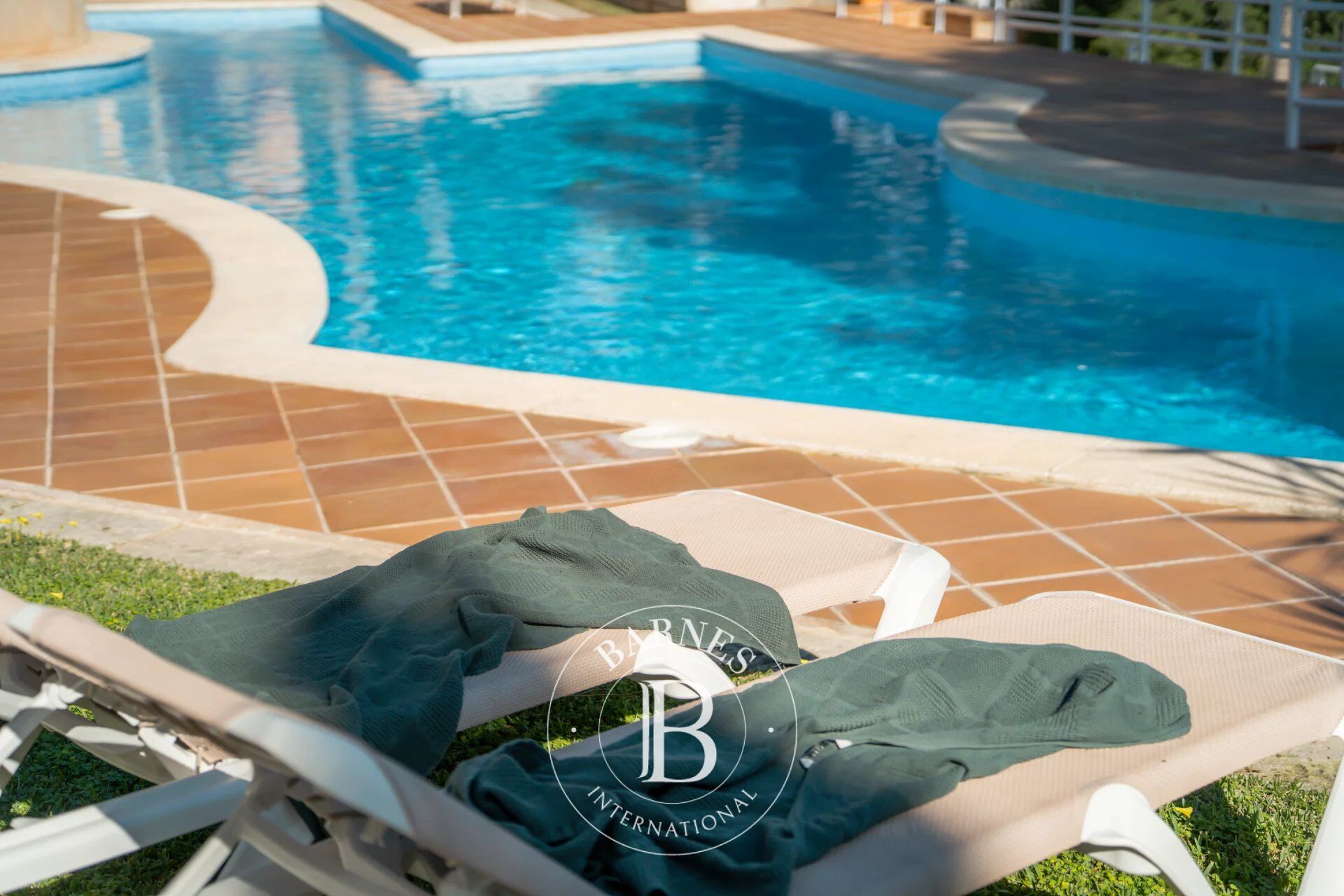 Apartamento de lujo con vistas al golf y al mar en la prestigiosa comunidad cerrada de Bendinat - picture 3