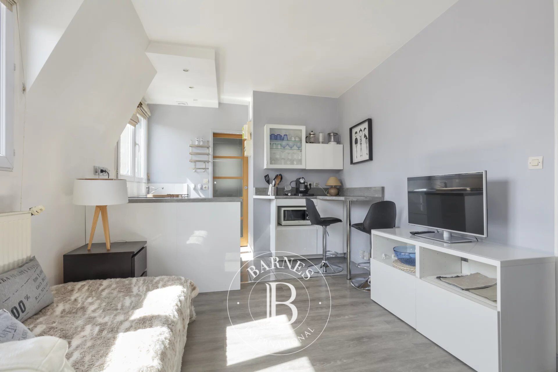 Paris 16th - AUTEUIL - Bright top-floor apartment - picture 3