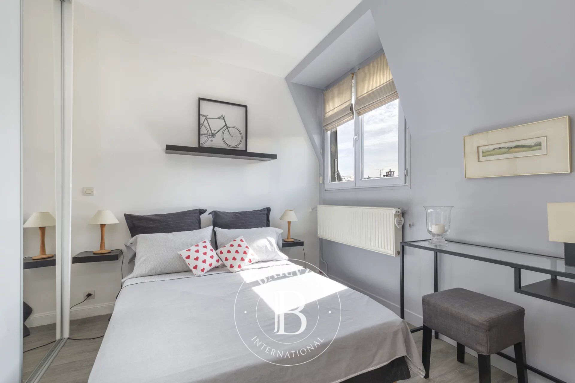 Paris 16th - AUTEUIL - Bright top-floor apartment - picture 2