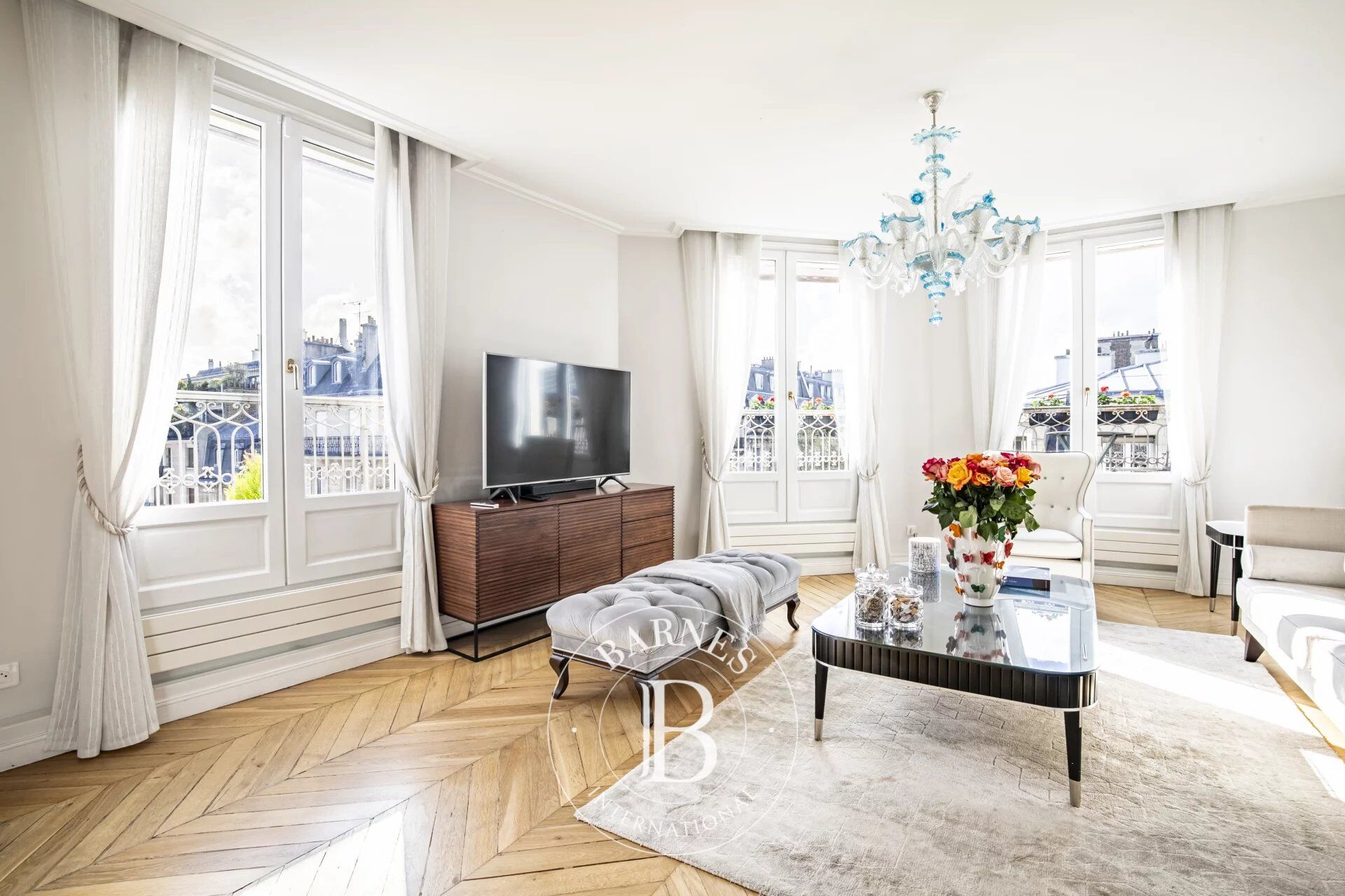 Exclusivité - PARIS 7 – Tour-Maubourg – Etage élevé  – Balcon et vues monuments - picture 2